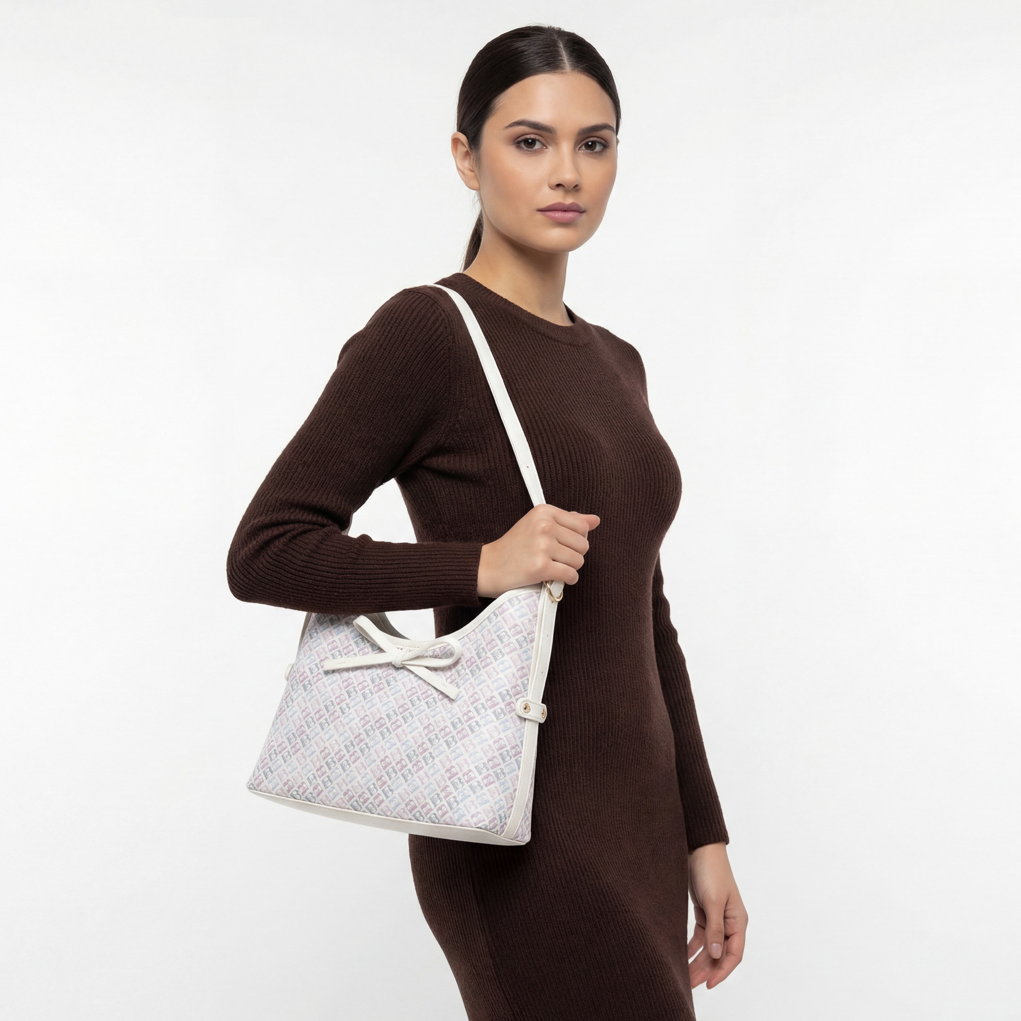 شنطة كتف بطبعات مونوجرام مع حزام قابل للتعديل للنساء من فلورا بيلا-women-bagsandwallets-handbags-image-2