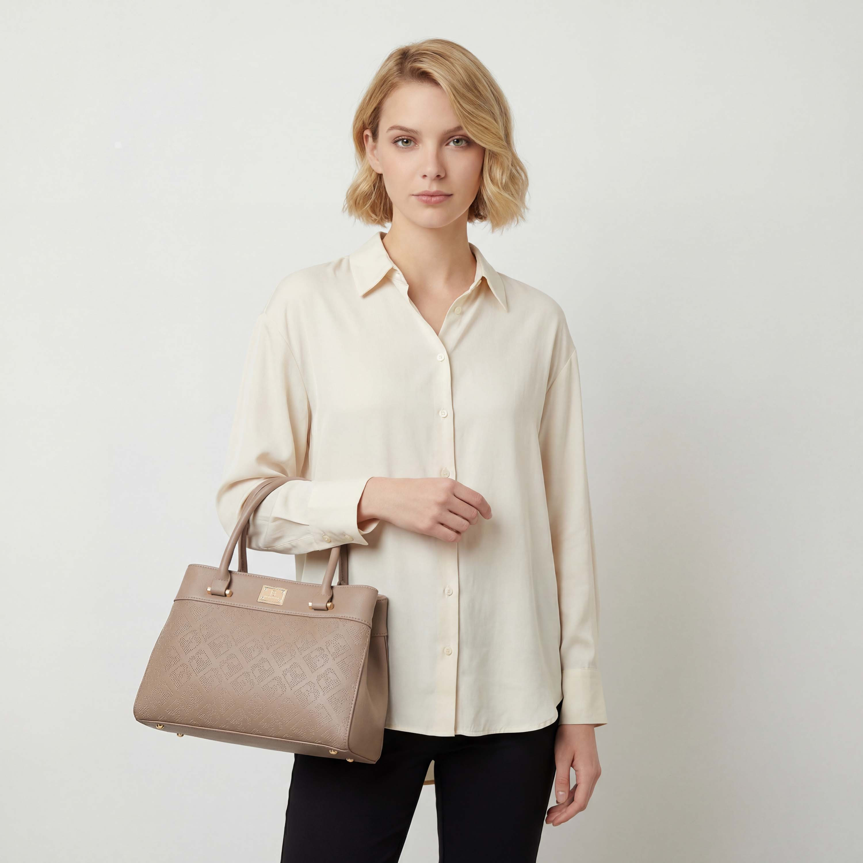شنطة توتي مفرّغة بالليزر مع حزام قابل للفصل من فلورا بيلا-women-bagsandwallets-handbags-image-2