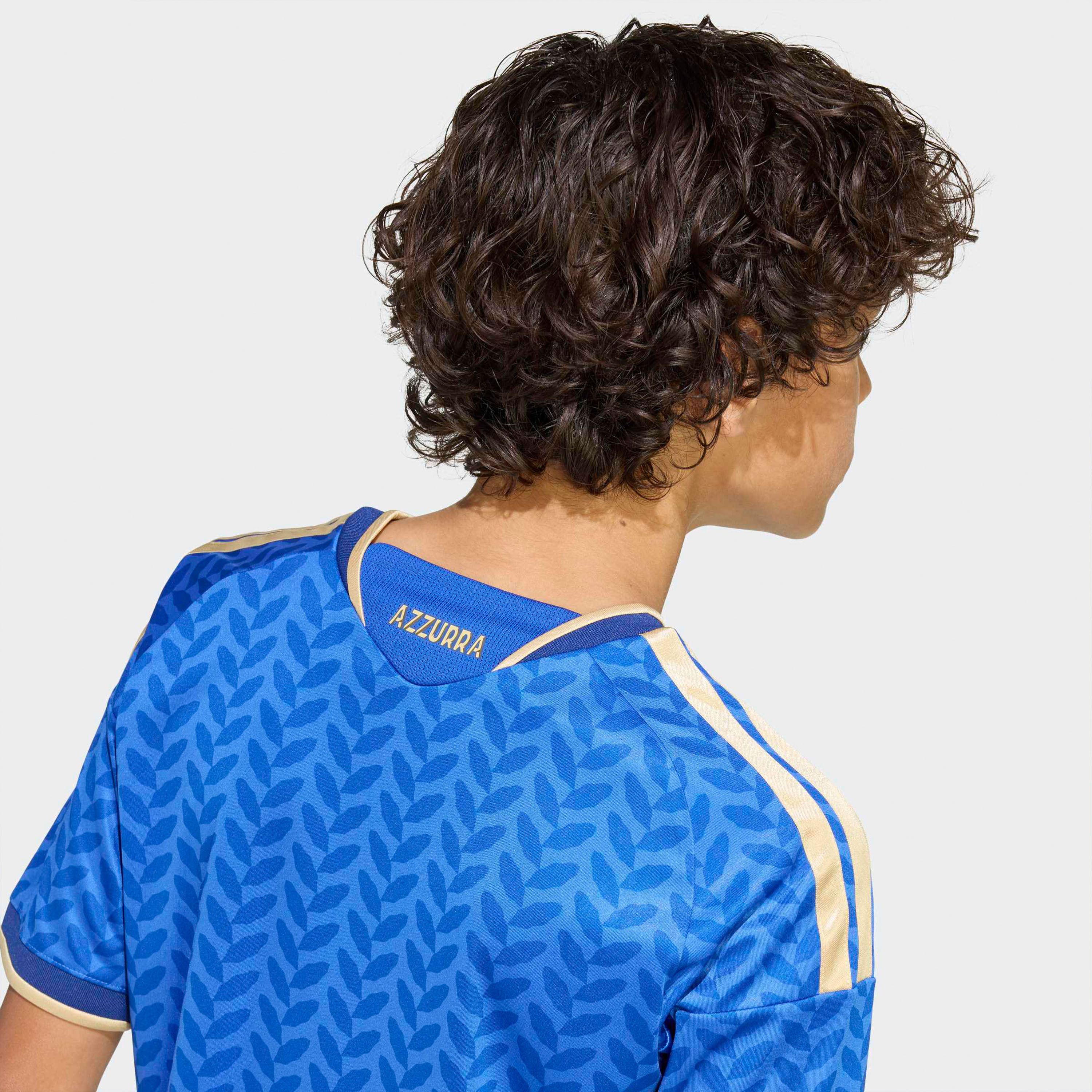 اديداس - قميص منتخب إيطاليا الأساسي للأولاد لكأس العالم FIFA 2026-boys-clothing-sportswear-tops-image-4