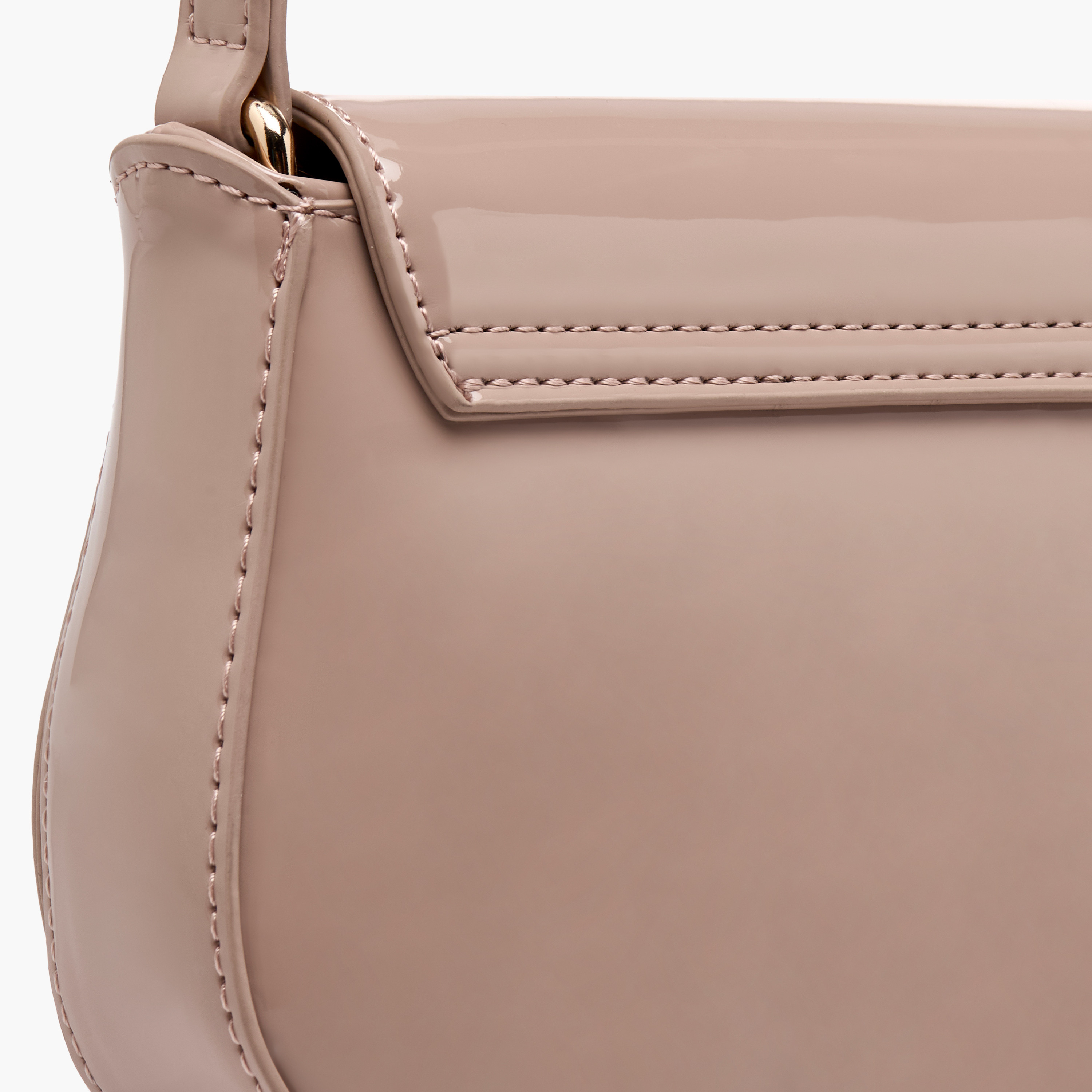 شنطة كتف بطبعات شعار ميتالك وسحاب إغلاق من فلورا بيلا-women-bagsandwallets-handbags-image-5