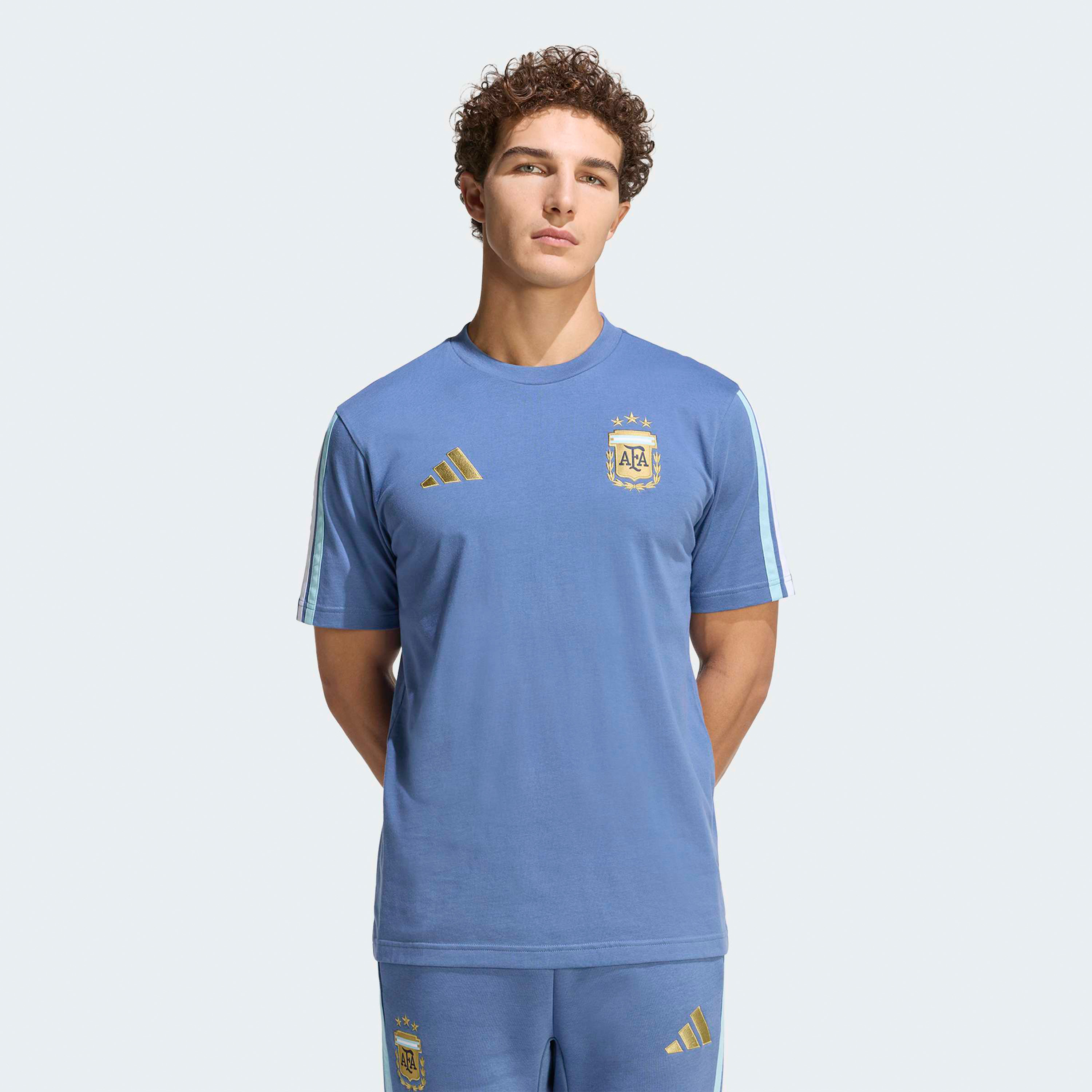 اديداس - تيشيرت المنتخب الارجنتيني للرجال – كم قصير-men-clothing-sportswearandactivewear-tshirtsandpolos-image-1