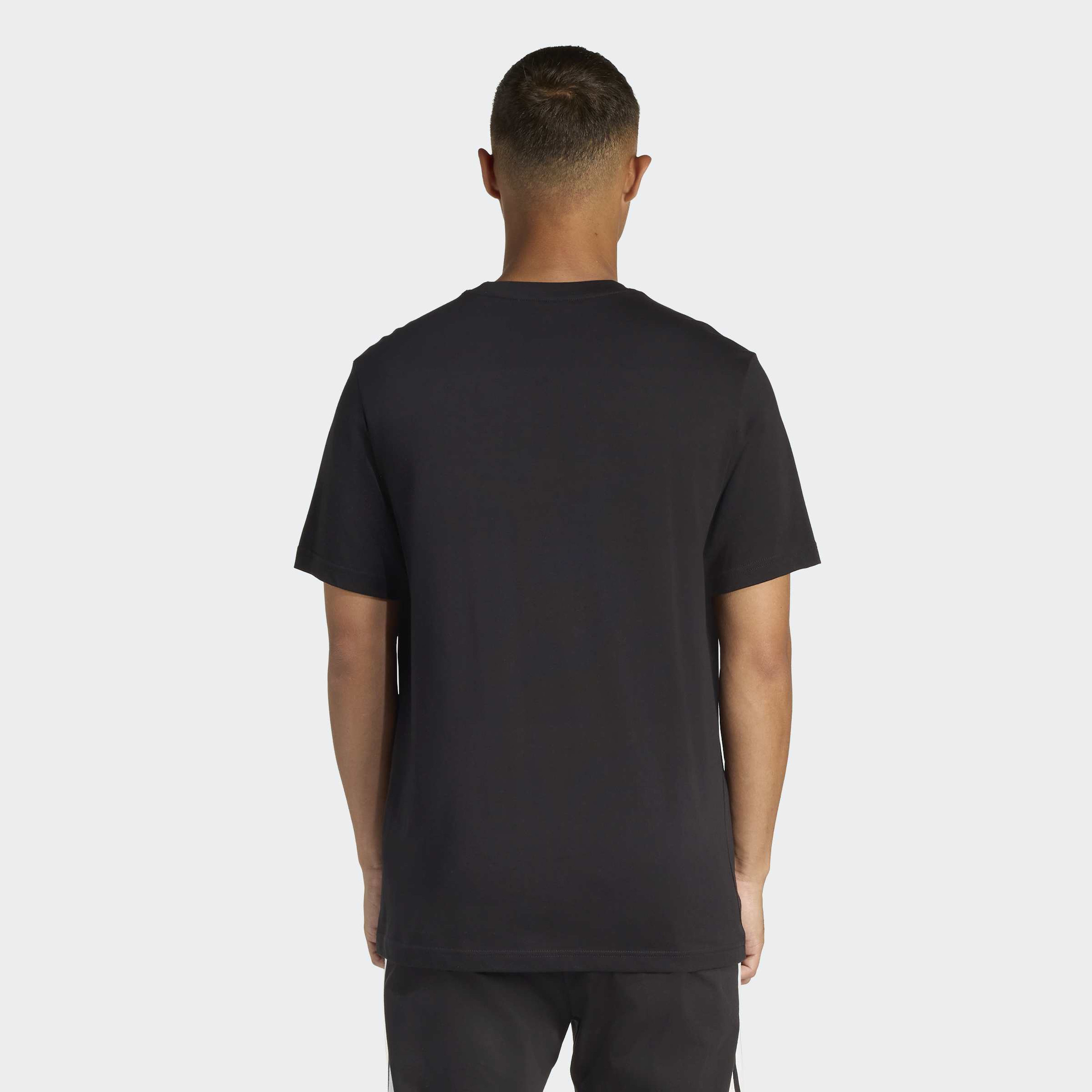 اديداس - تيشيرت رجالي بأكمام قصيرة مزين برسومات وجيب منسوج بنمط مموه-men-clothing-sportswearandactivewear-tshirtsandpolos-image-5