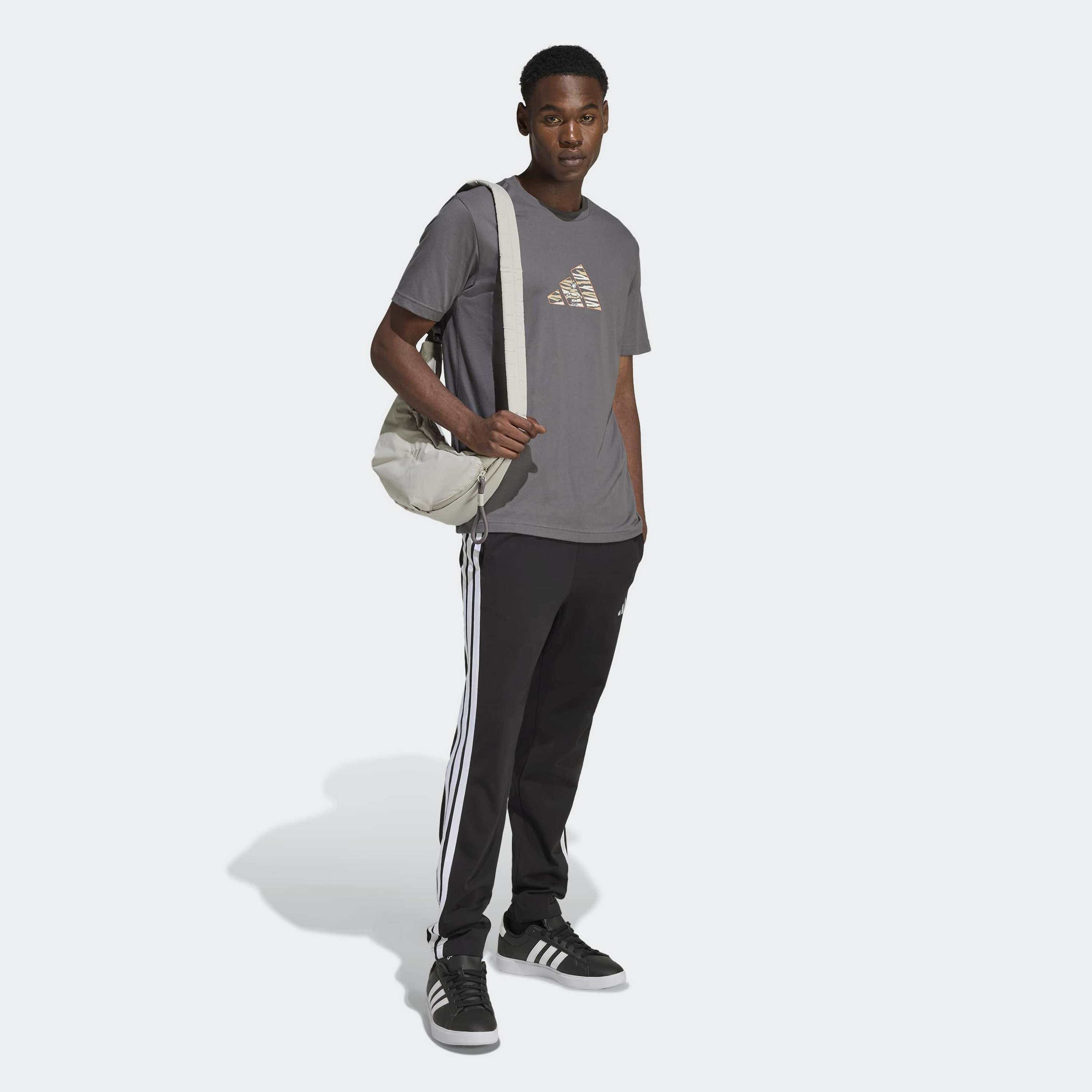 اديداس - تيشيرت رجالي بأكمام قصيرة برسومات مموهة للمستكشفين-men-clothing-sportswearandactivewear-tshirtsandpolos-image-9