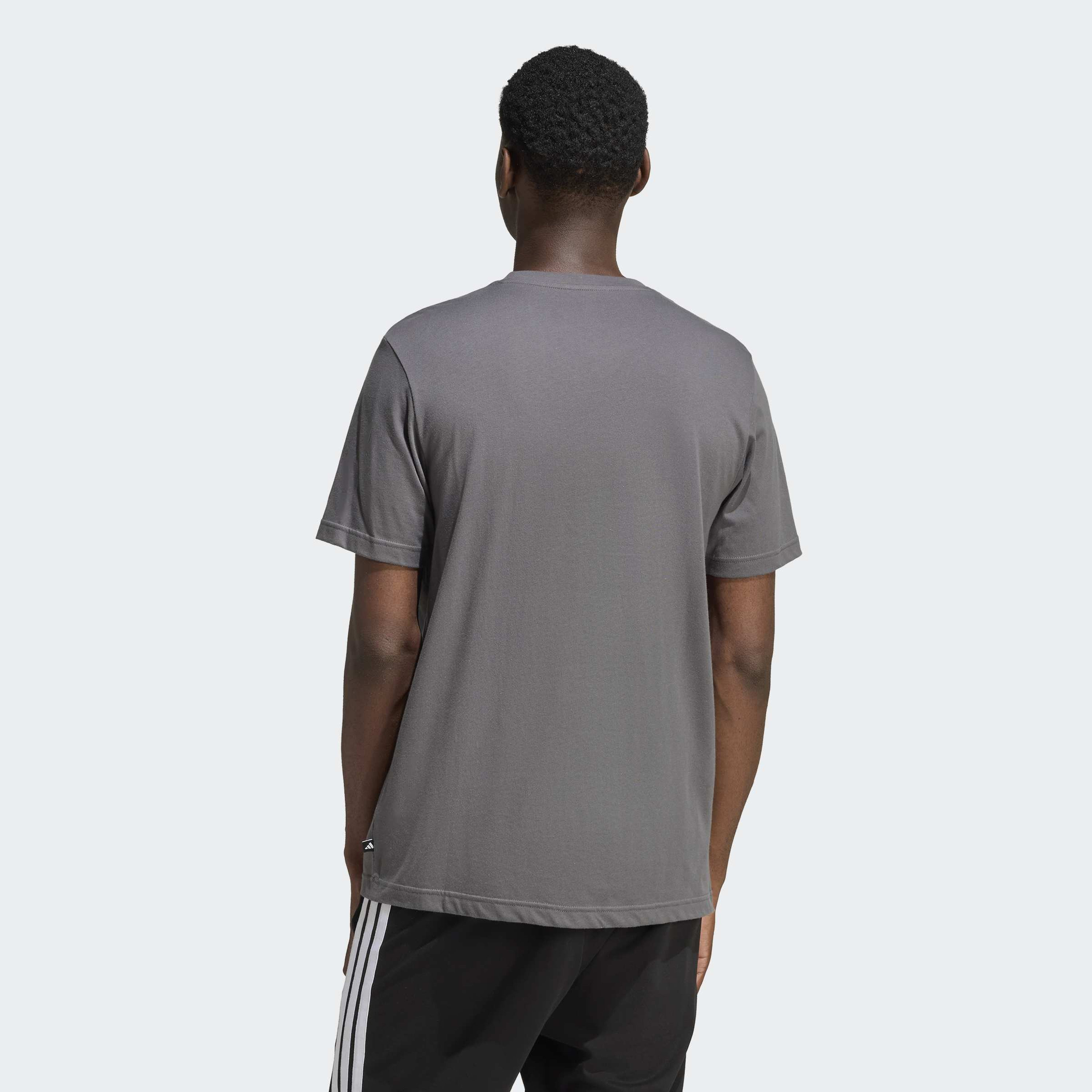 اديداس - تيشيرت رجالي بأكمام قصيرة برسومات مموهة للمستكشفين-men-clothing-sportswearandactivewear-tshirtsandpolos-image-10