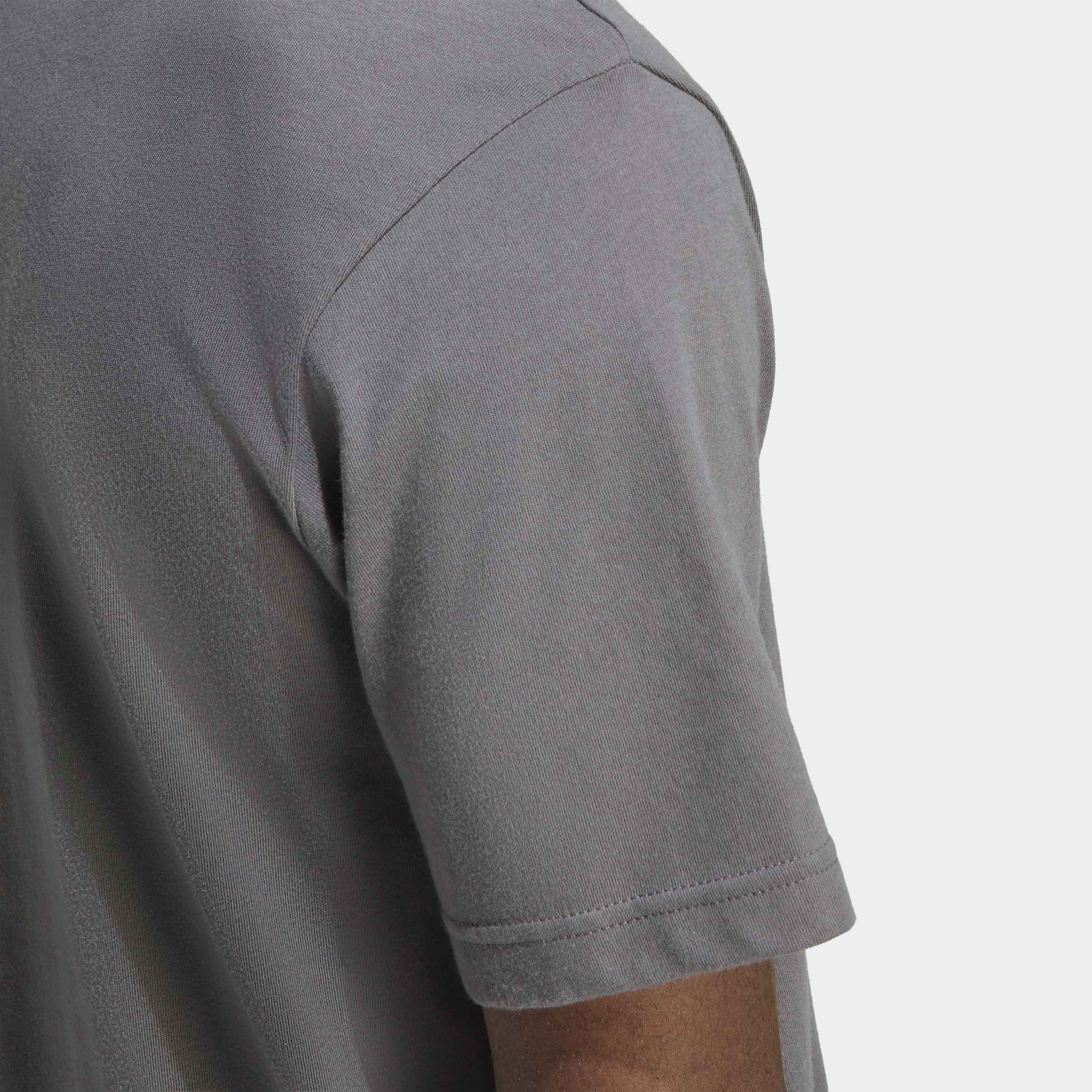 اديداس - تيشيرت رجالي بأكمام قصيرة برسومات مموهة للمستكشفين-men-clothing-sportswearandactivewear-tshirtsandpolos-image-12
