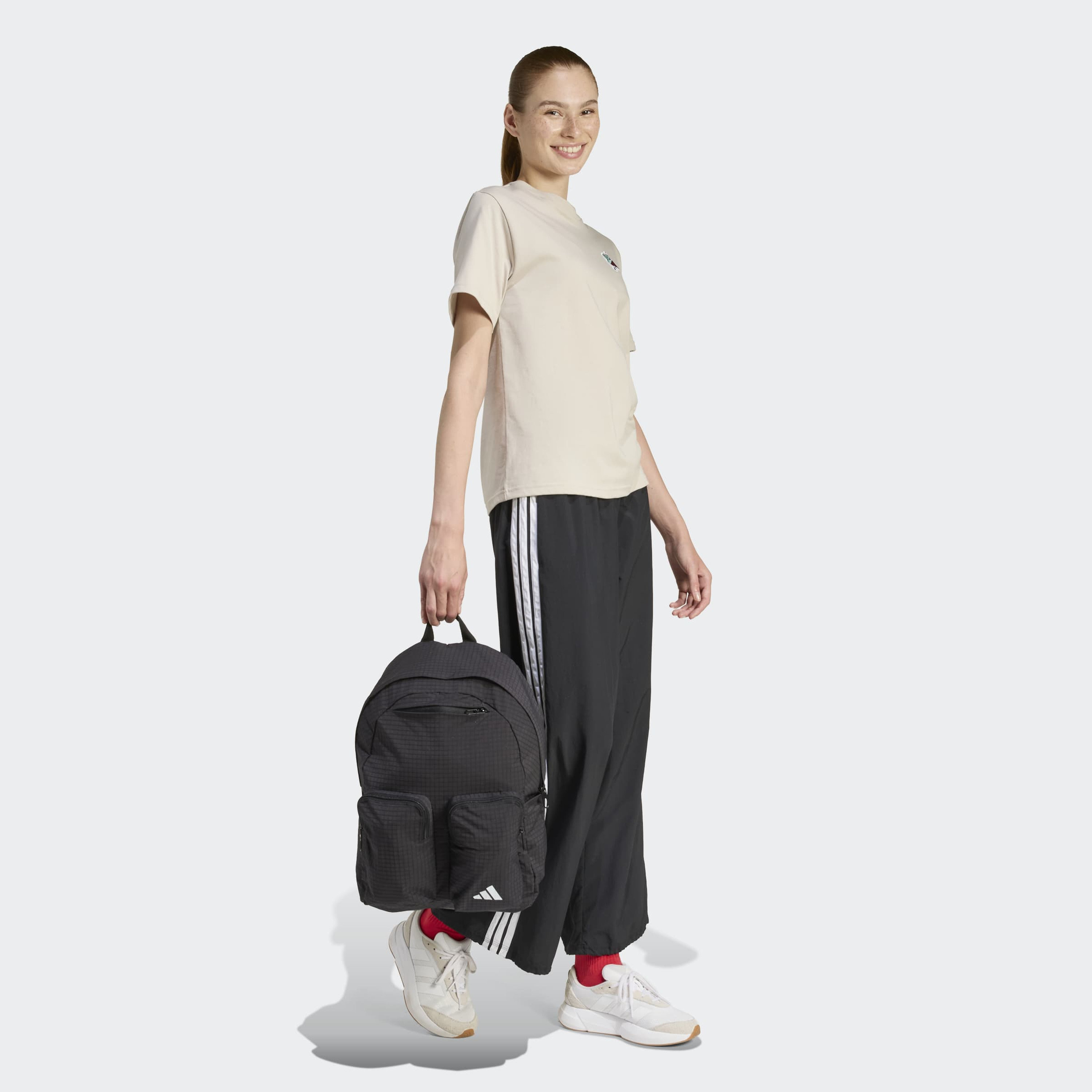 اديداس - تيشيرت نسائي رياضي ناعم بأكمام قصيرة مزين برسومات-sports-women-clothing-tshirtsandvests-image-9