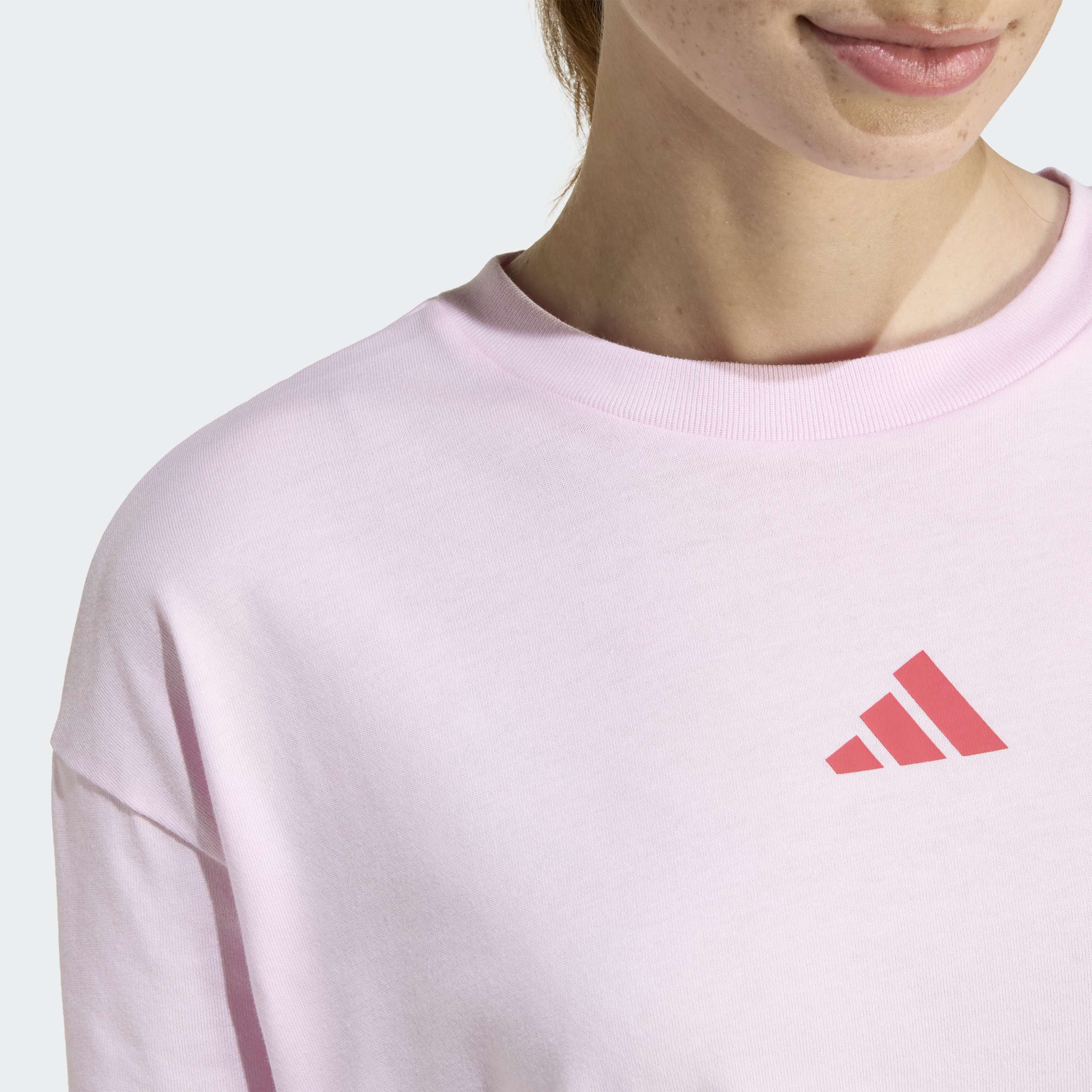 اديداس - تيشيرت نسائي رياضي ناعم بأكمام قصيرة مزين برسومات-sports-women-clothing-tshirtsandvests-image-5