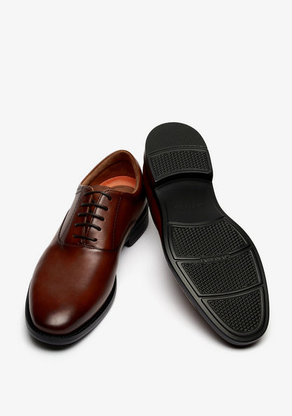 Le Confort Solid Oxford Shoes with Lace-Up Closure-Men%27s Formal Shoes-image-2