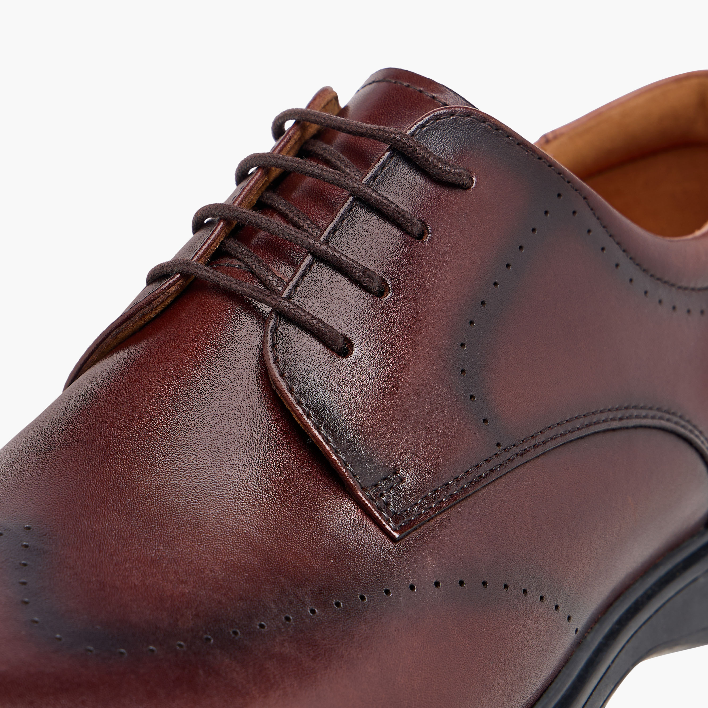 Le Confort Leather Solid Derby Shoes with Lace-Up Closure-men-shoes-formalshoes-image-4