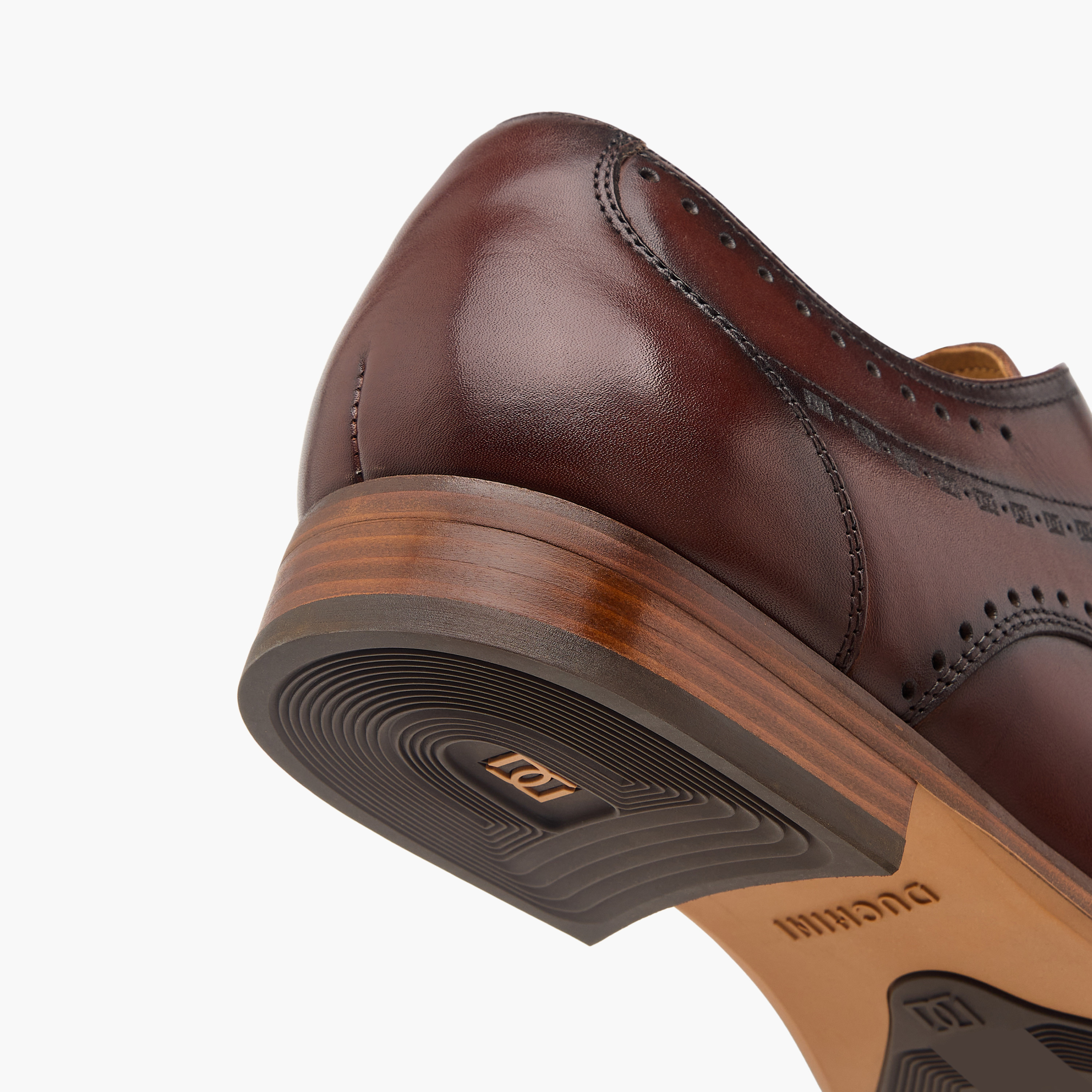 حذاء ديربي جلد بتفاصيل مفرغة ورباط للرجال من دوتشيني-men-shoes-formalshoes-image-5