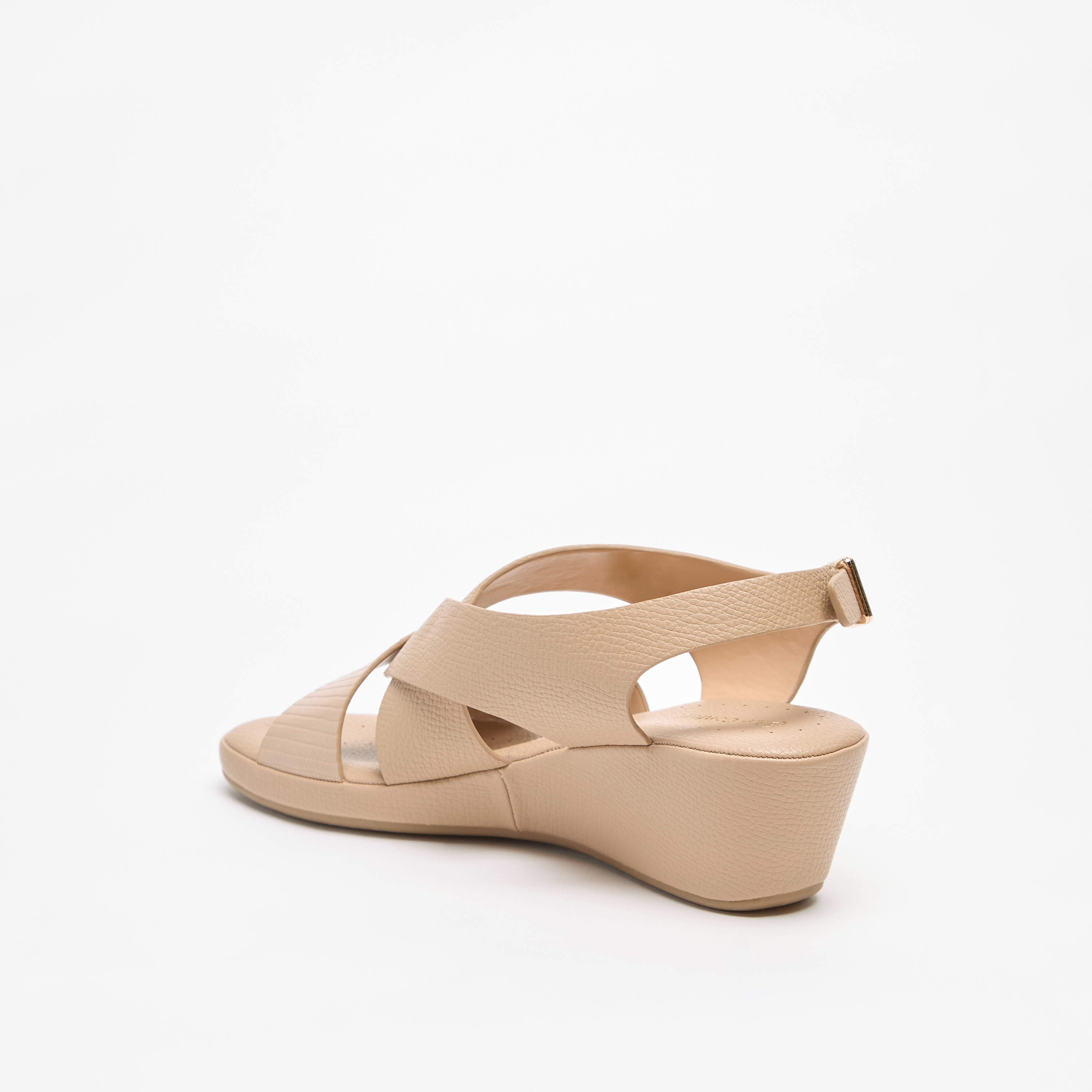 صندل بارز الملمس بأحزمة متقاطعة وكعب ويدج وإبزيم إغلاق من لو كونفورت-women-shoes-sandals-heeled-image-8