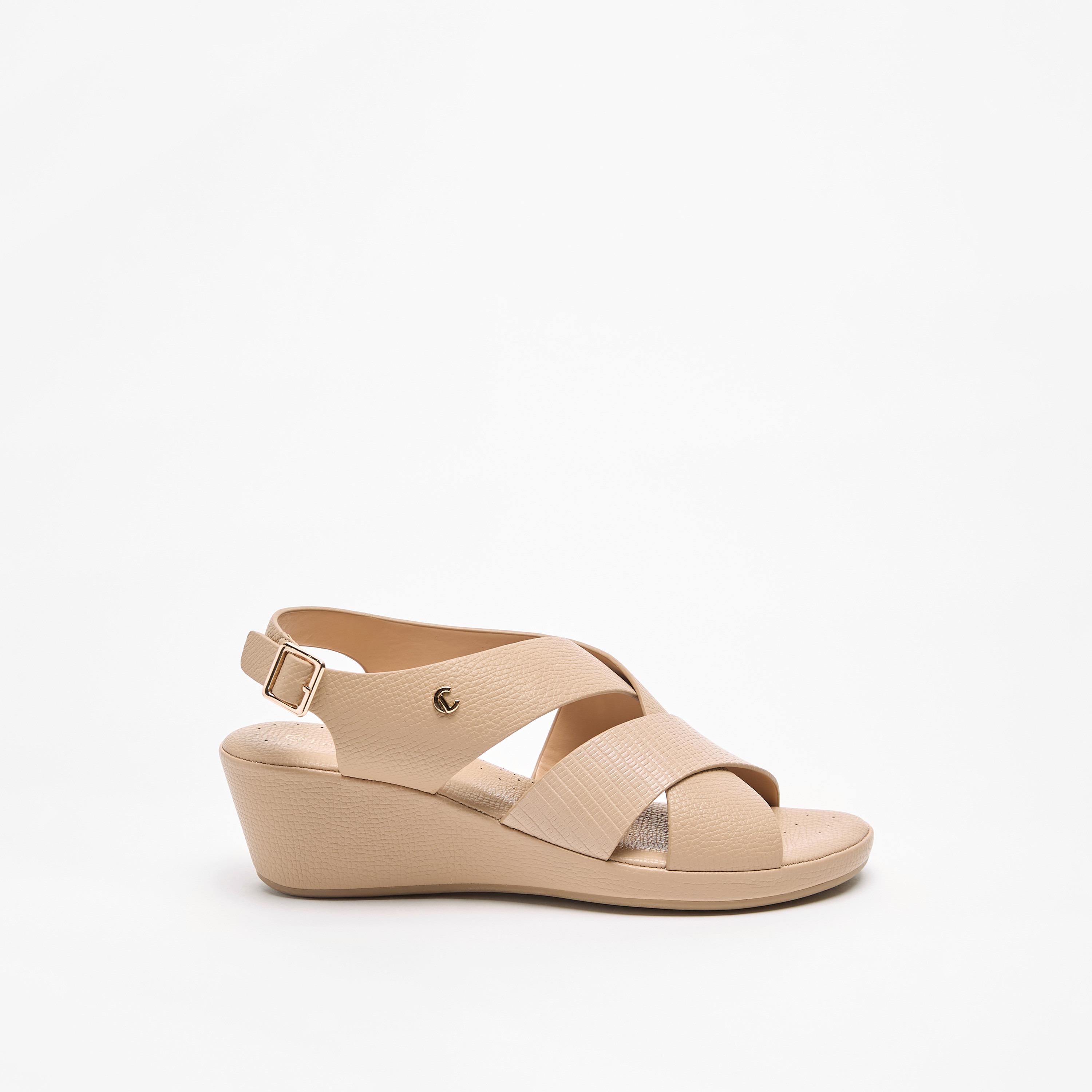 صندل بارز الملمس بأحزمة متقاطعة وكعب ويدج وإبزيم إغلاق من لو كونفورت-women-shoes-sandals-heeled-image-9