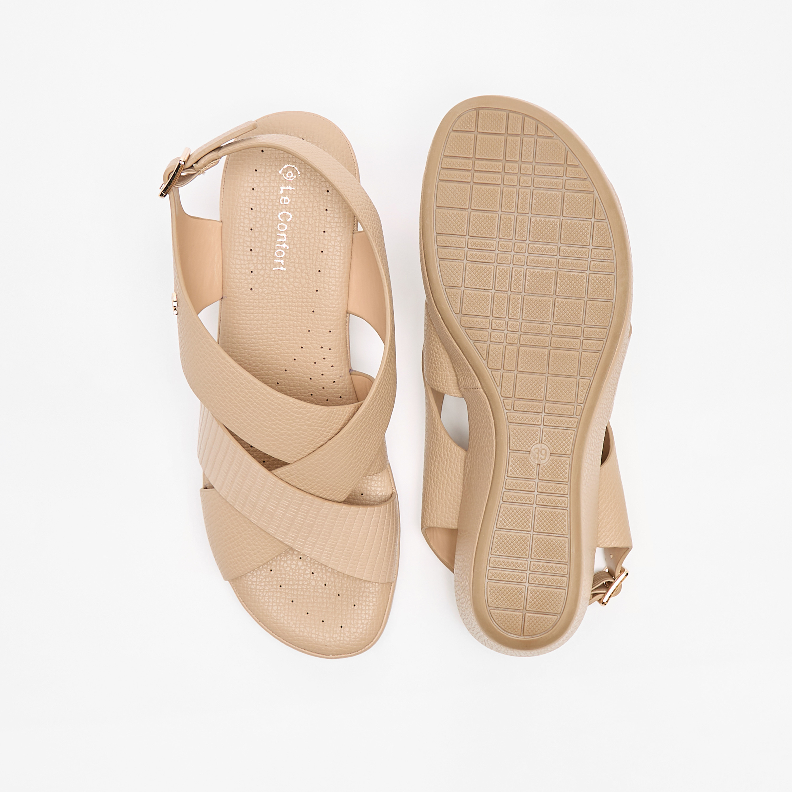 صندل بارز الملمس بأحزمة متقاطعة وكعب ويدج وإبزيم إغلاق من لو كونفورت-women-shoes-sandals-heeled-image-11