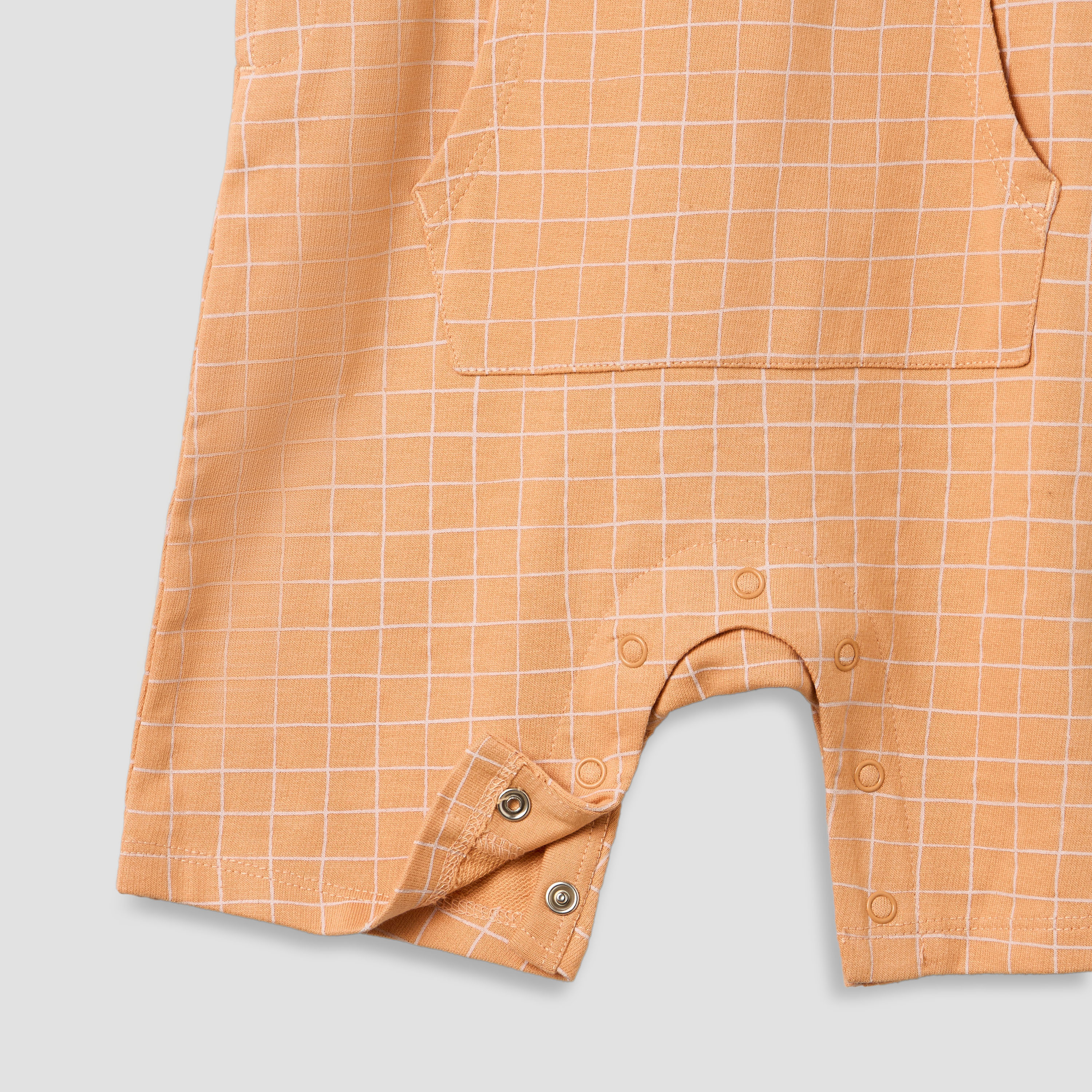 طقم تيشيرت بياقة ضيقة وأكمام قصيرة مع دنغري بتفاصيل مربعات من جونيورز-baby-boys-clothing-setsandcoords-image-10