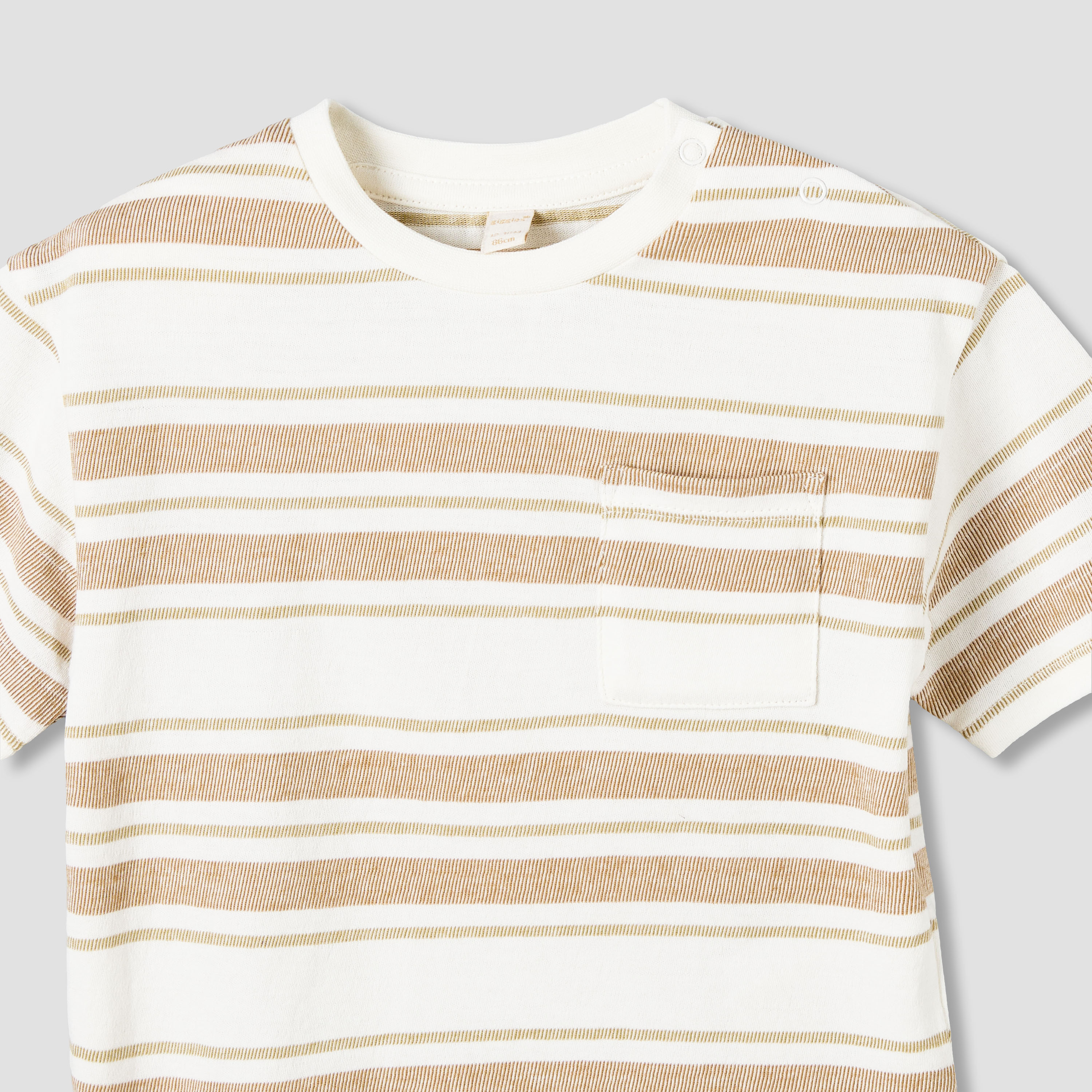 تيشيرت مخطط بياقة ضيقة وأكمام قصيرة من جيجلز-baby-boys-clothing-shirts-image-2