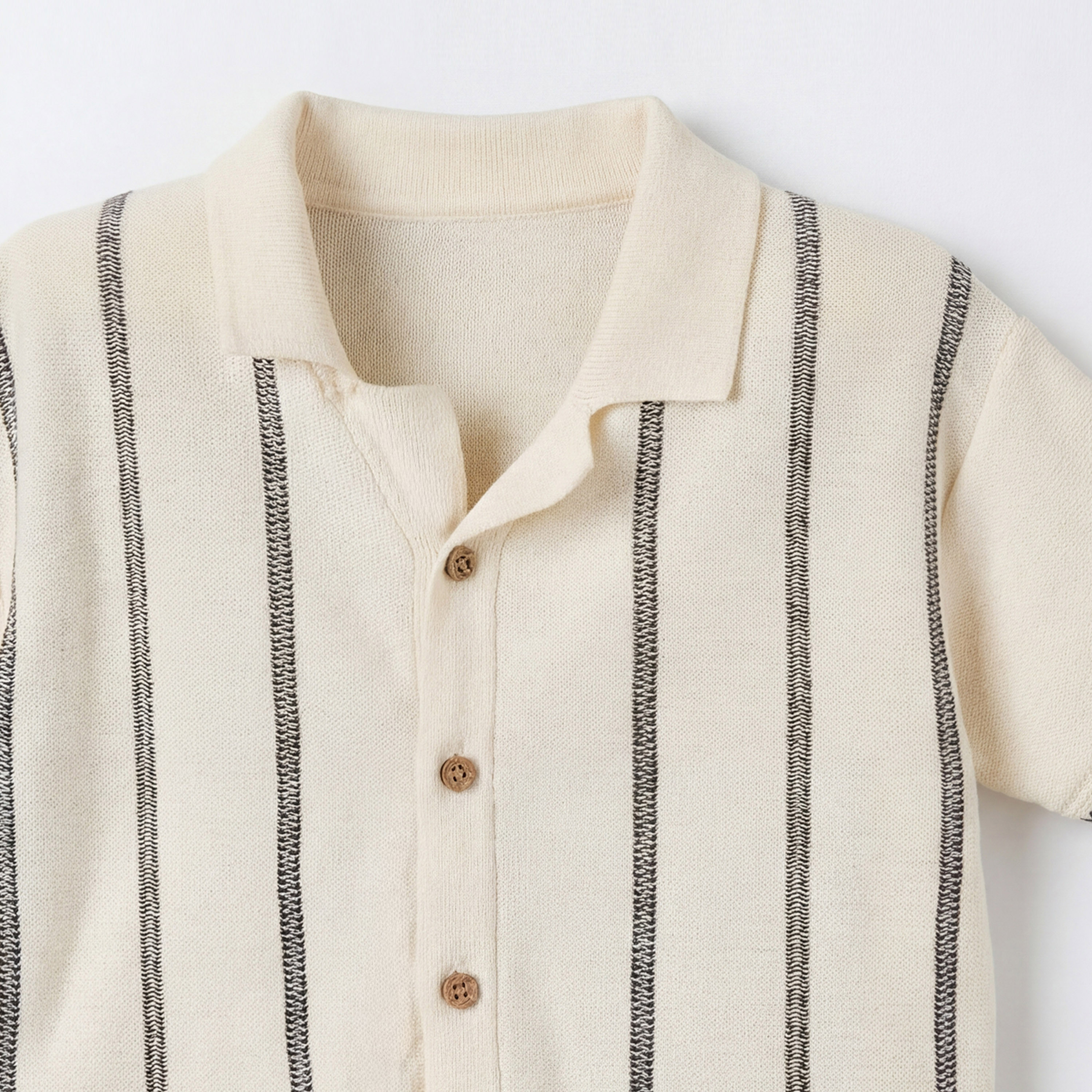 طقم قميص بياقة كامب وأكمام قصيرة مع شورت مخطط من جيجلز-baby-boys-clothing-setsandcoords-image-5