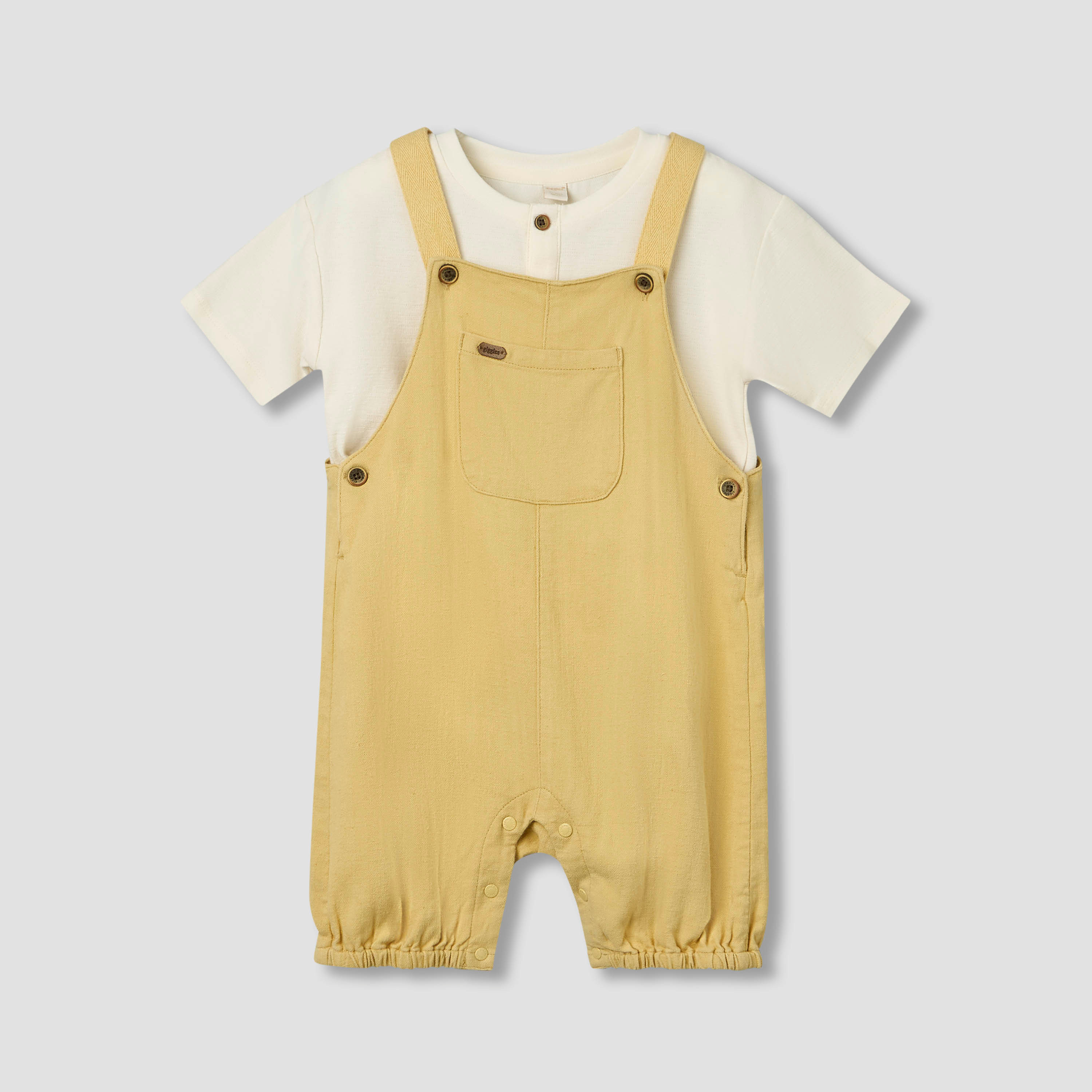 طقم تيشيرت بياقة هنلي وأكمام قصيرة ودنغري بجيب على الصدر من جيجلز-baby-boys-clothing-setsandcoords-image-6