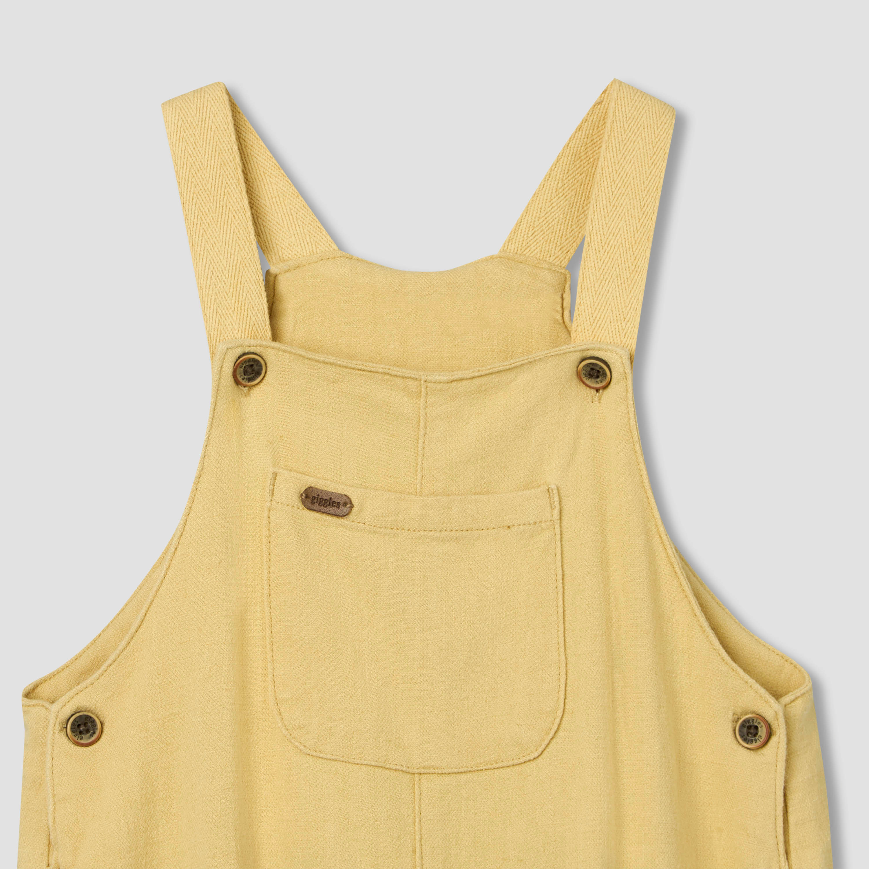 طقم تيشيرت بياقة هنلي وأكمام قصيرة ودنغري بجيب على الصدر من جيجلز-baby-boys-clothing-setsandcoords-image-1