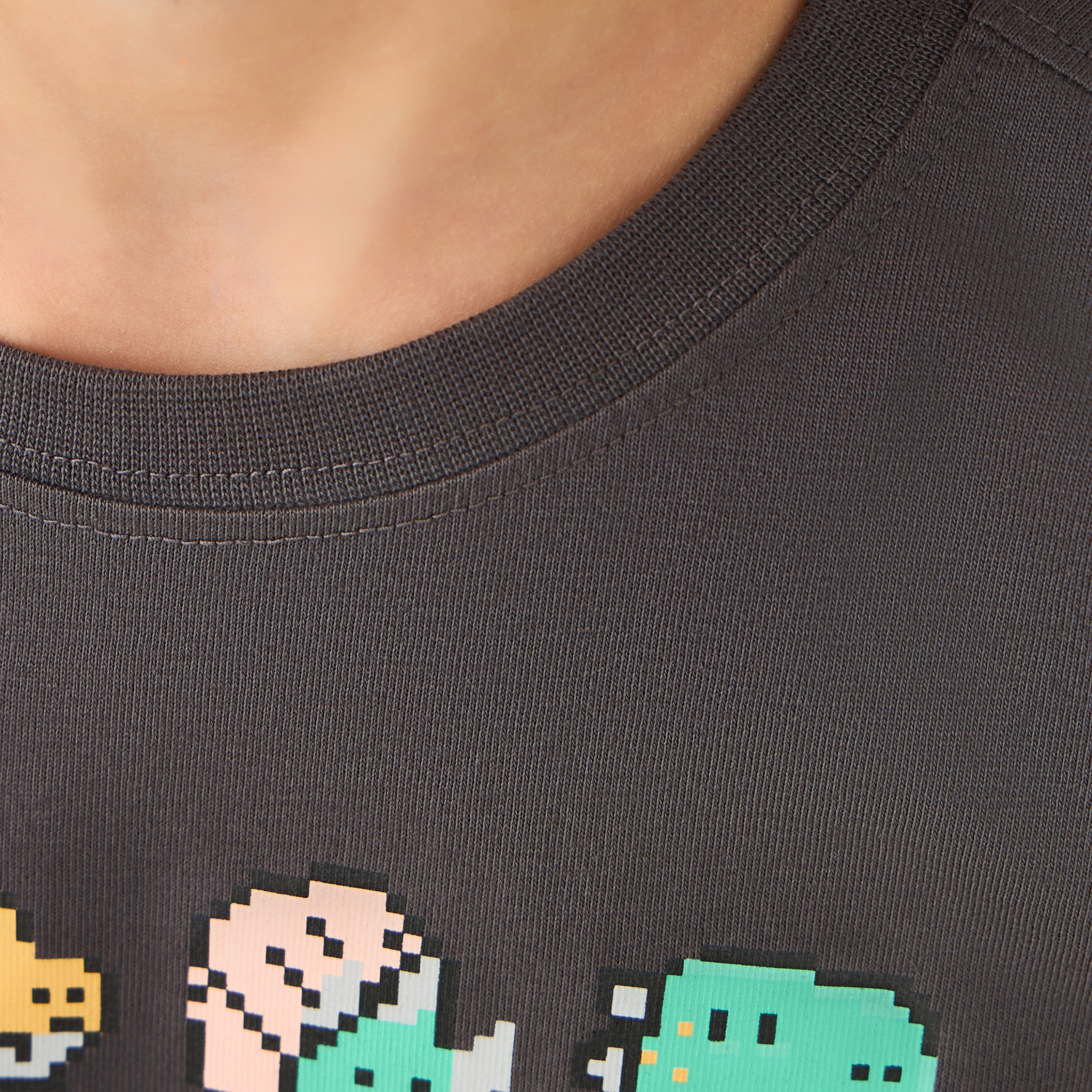 تيشيرت بطبعات ديناصور وياقة ضيقة وأكمام قصيرة من جونيورز-boys-clothing-tshirtsandpolos-image-1