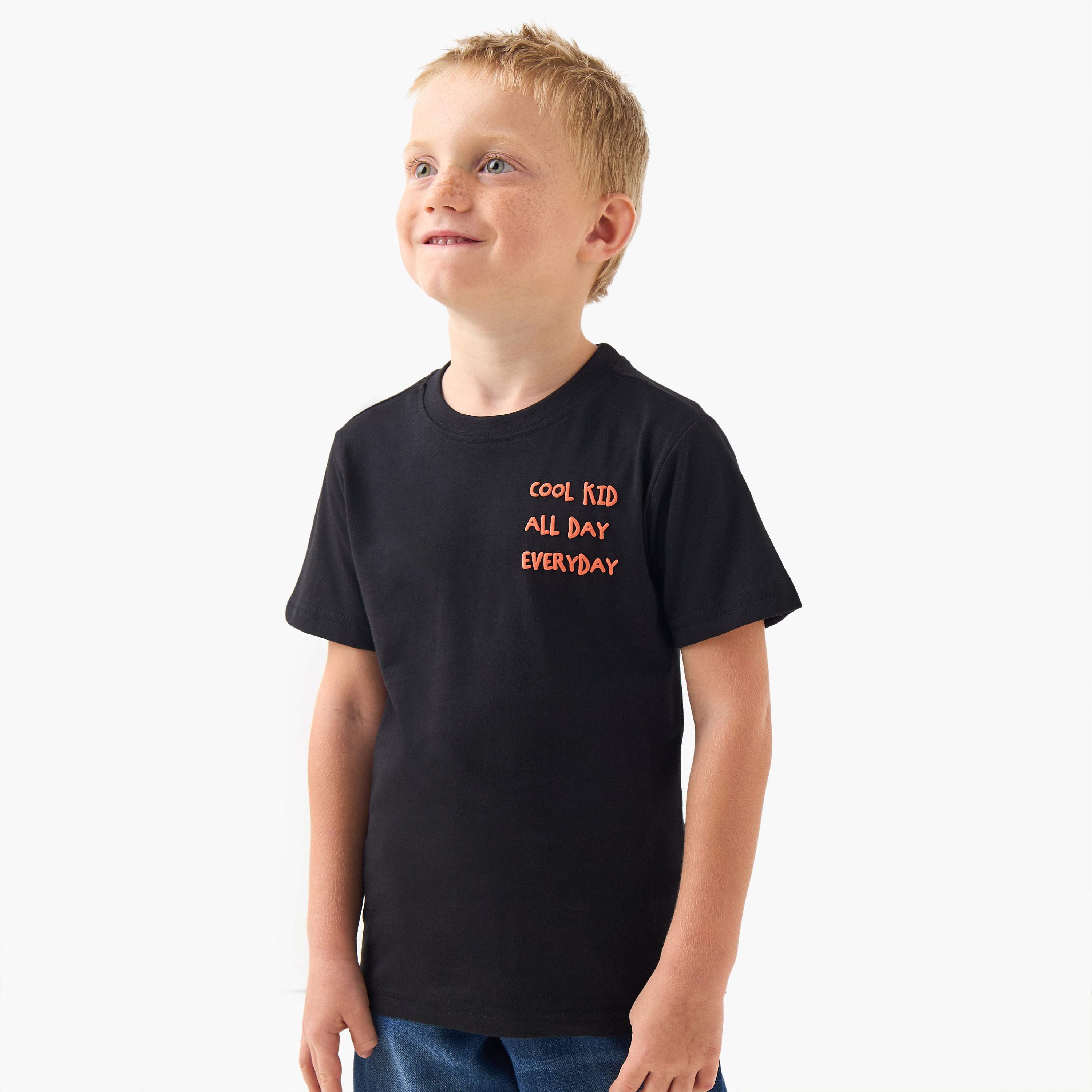 تيشيرت قطن بطبعات شعار وياقة ضيقة وأكمام قصيرة للولاد من جونيورز-boys-clothing-tshirtsandpolos-image-1