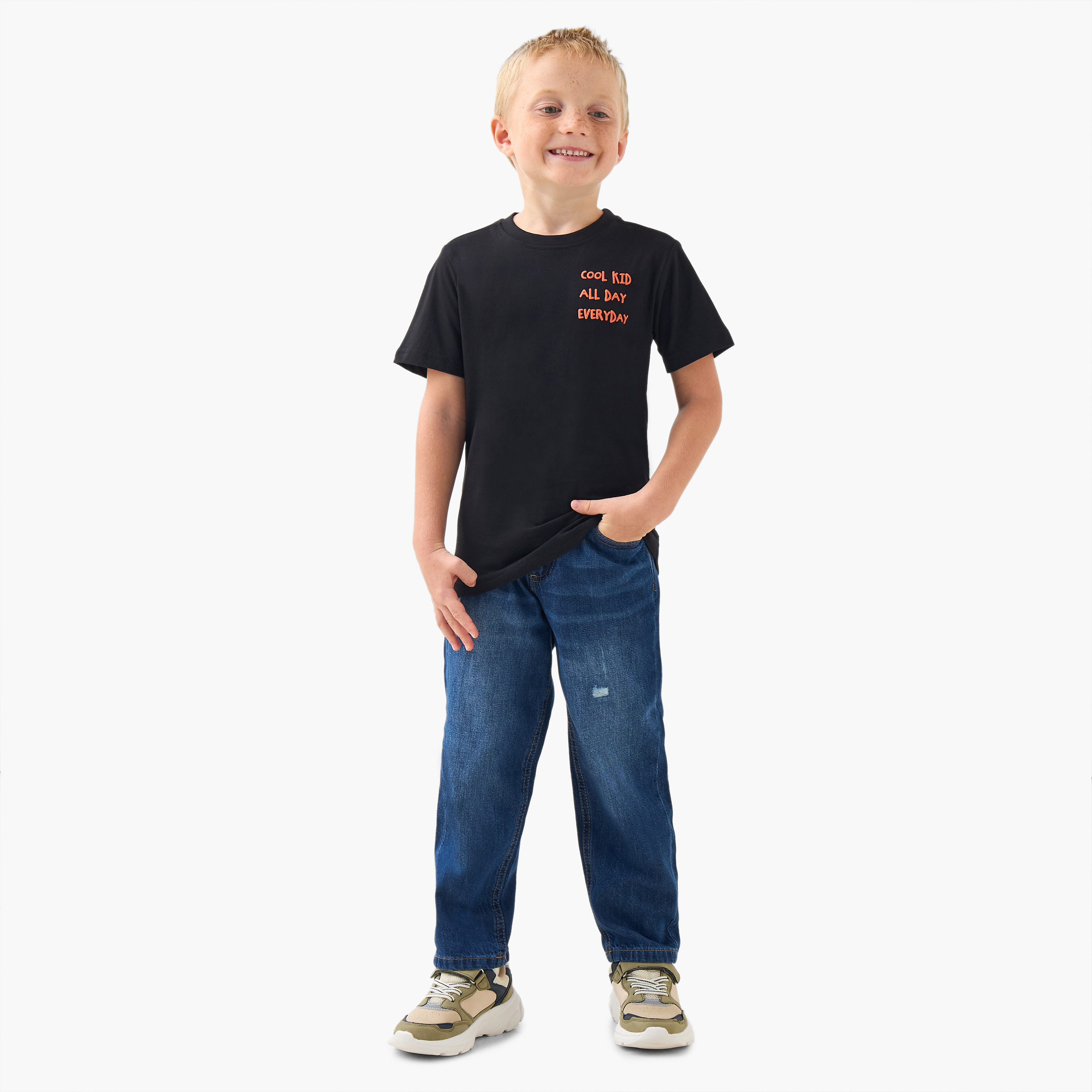 تيشيرت قطن بطبعات شعار وياقة ضيقة وأكمام قصيرة للولاد من جونيورز-boys-clothing-tshirtsandpolos-image-2