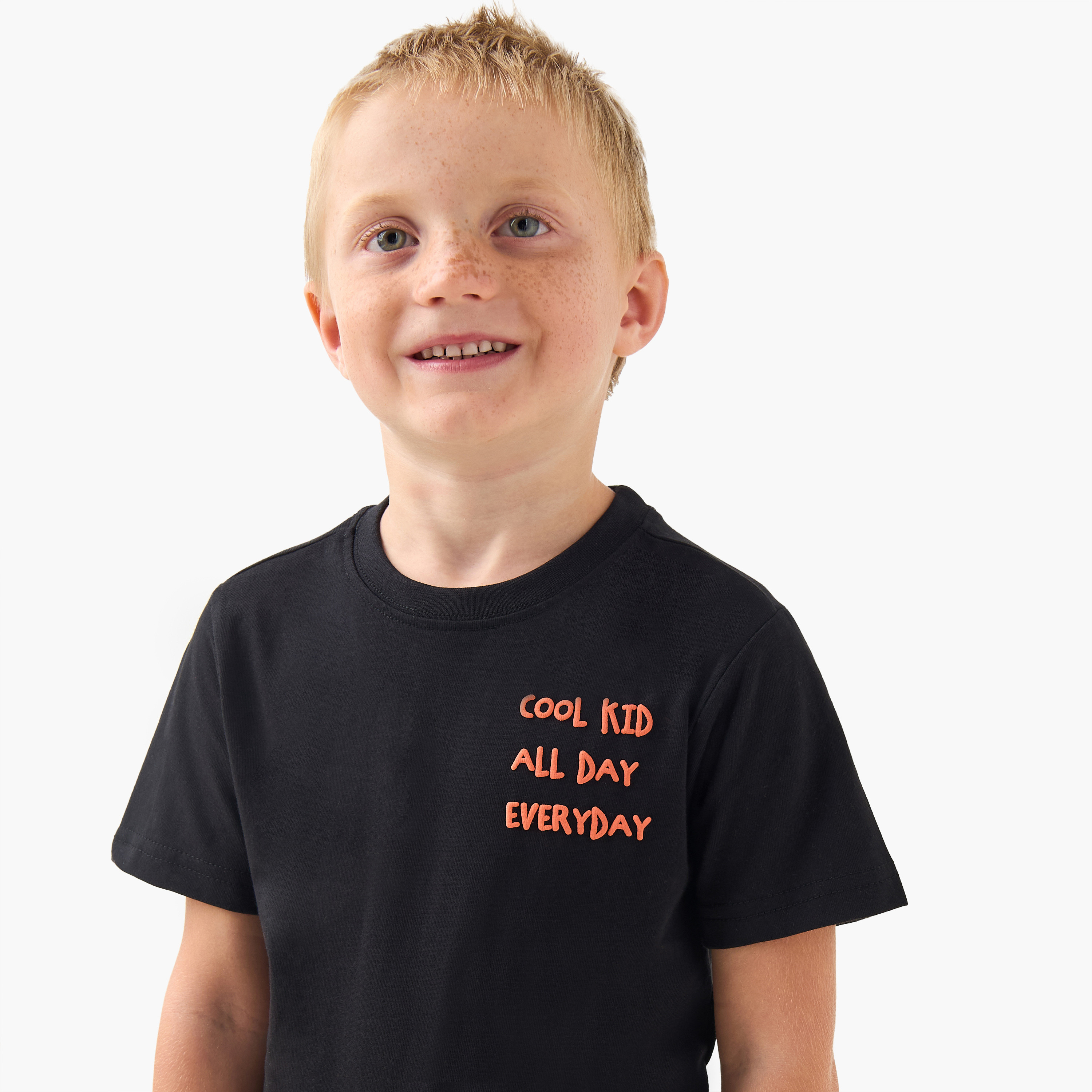 تيشيرت قطن بطبعات شعار وياقة ضيقة وأكمام قصيرة للولاد من جونيورز-boys-clothing-tshirtsandpolos-image-4