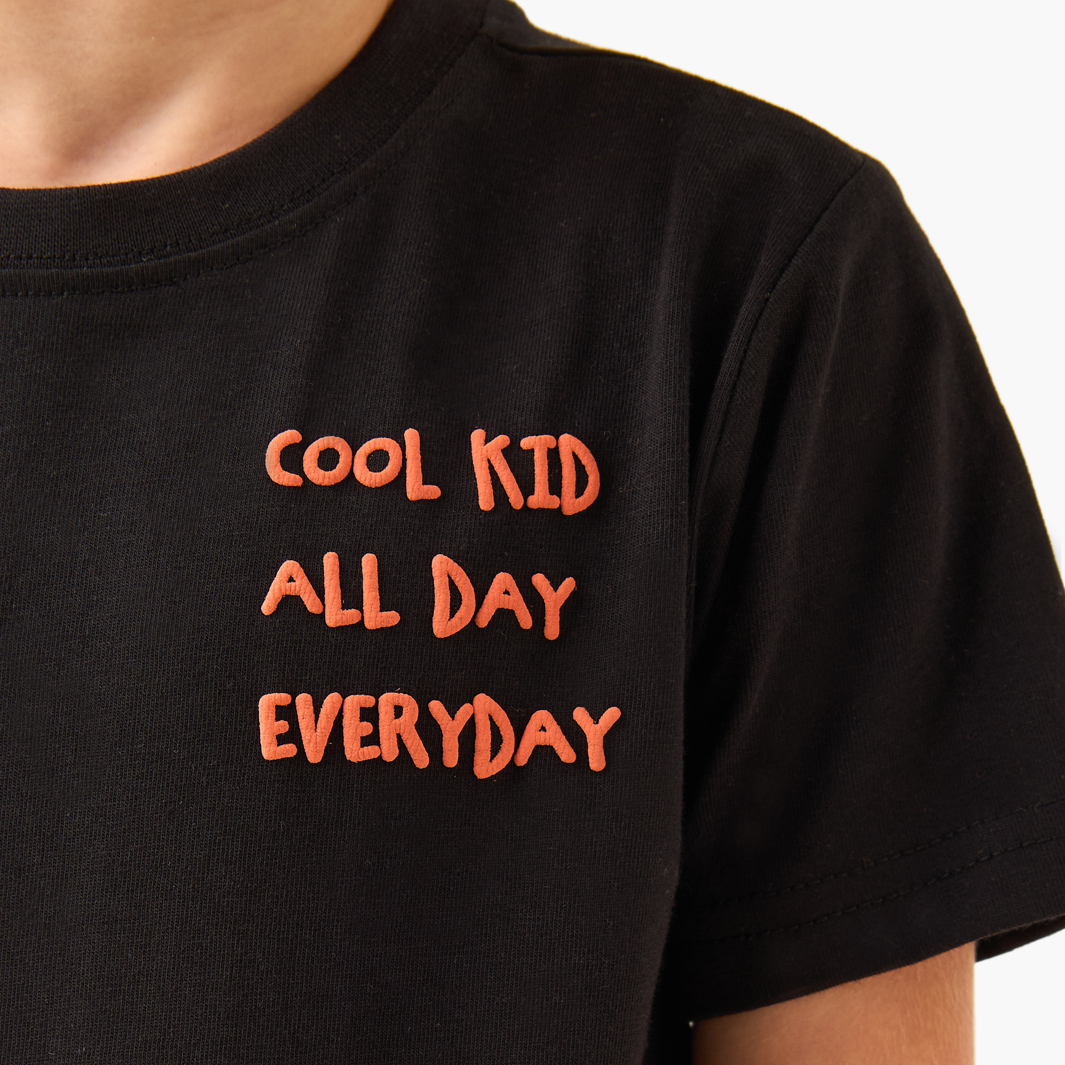 تيشيرت قطن بطبعات شعار وياقة ضيقة وأكمام قصيرة للولاد من جونيورز-boys-clothing-tshirtsandpolos-image-5