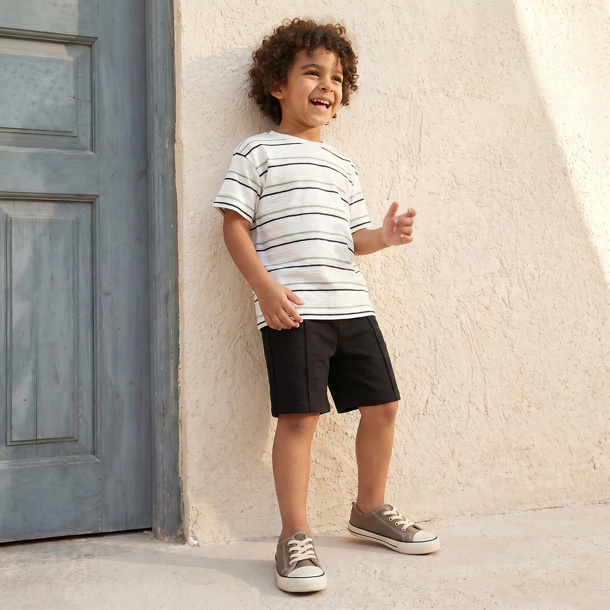 طقم تيشيرت بياقة مستديرة وأكمام قصيرة وشورت من جونيورز - طقم 3 قطع-boys-clothing-setsandcoords-image-10