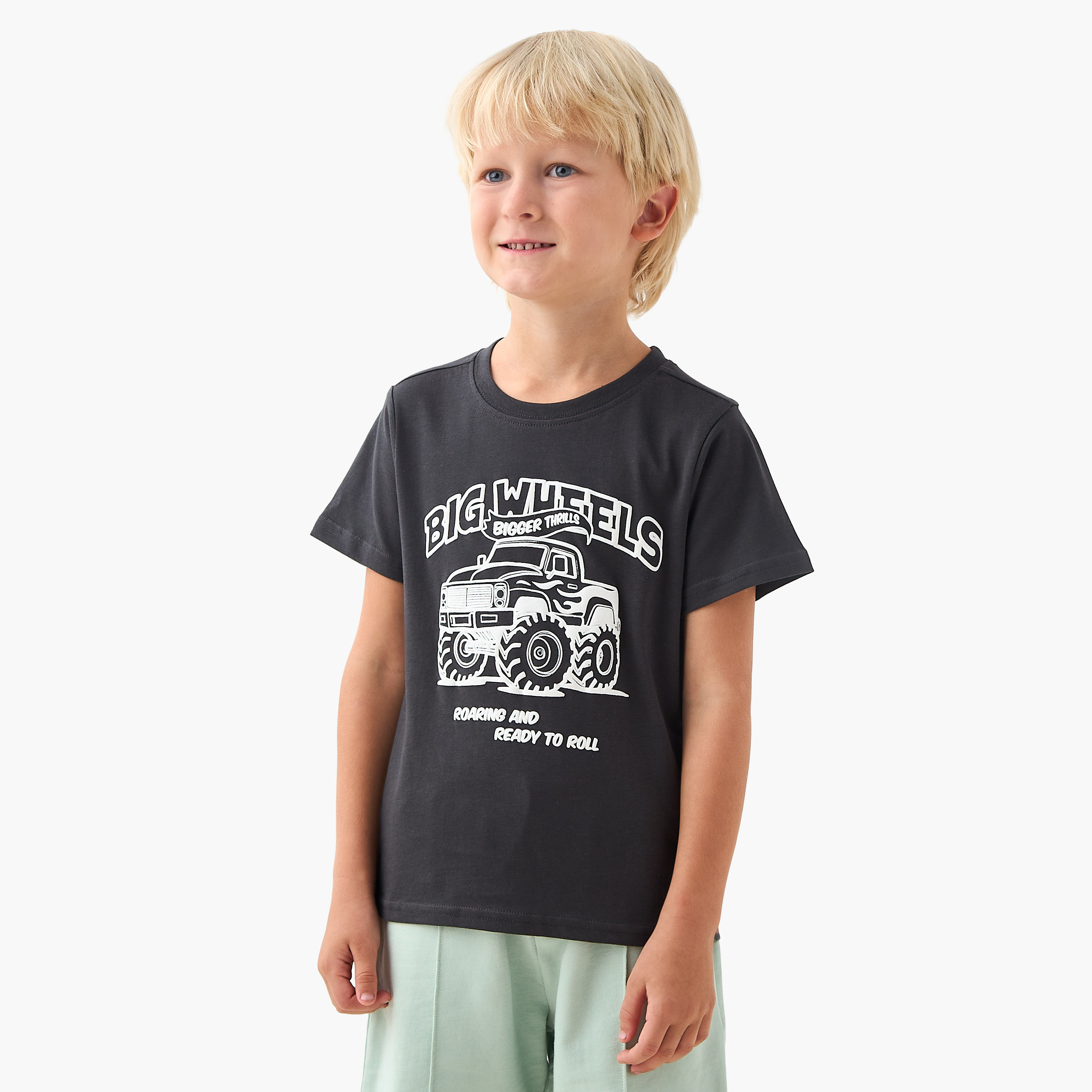 تيشيرت بطبعات شاحنة وياقة ضيقة وأكمام قصيرة من جونيورز-boys-clothing-tshirtsandpolos-image-1