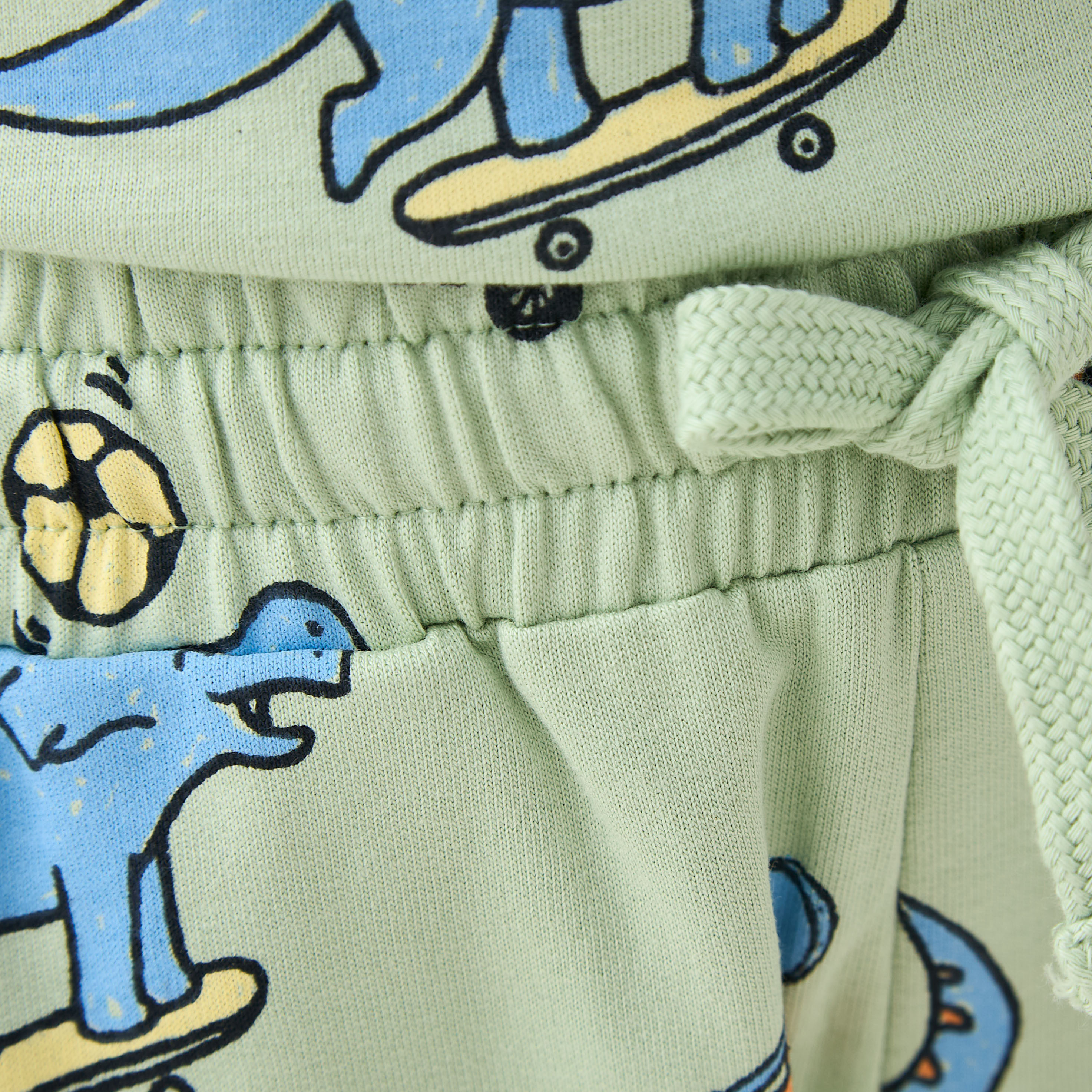 شورت بطول الركبة برباط خصر وجيوب من جونيورز-boys-clothing-bottoms-shorts-image-1