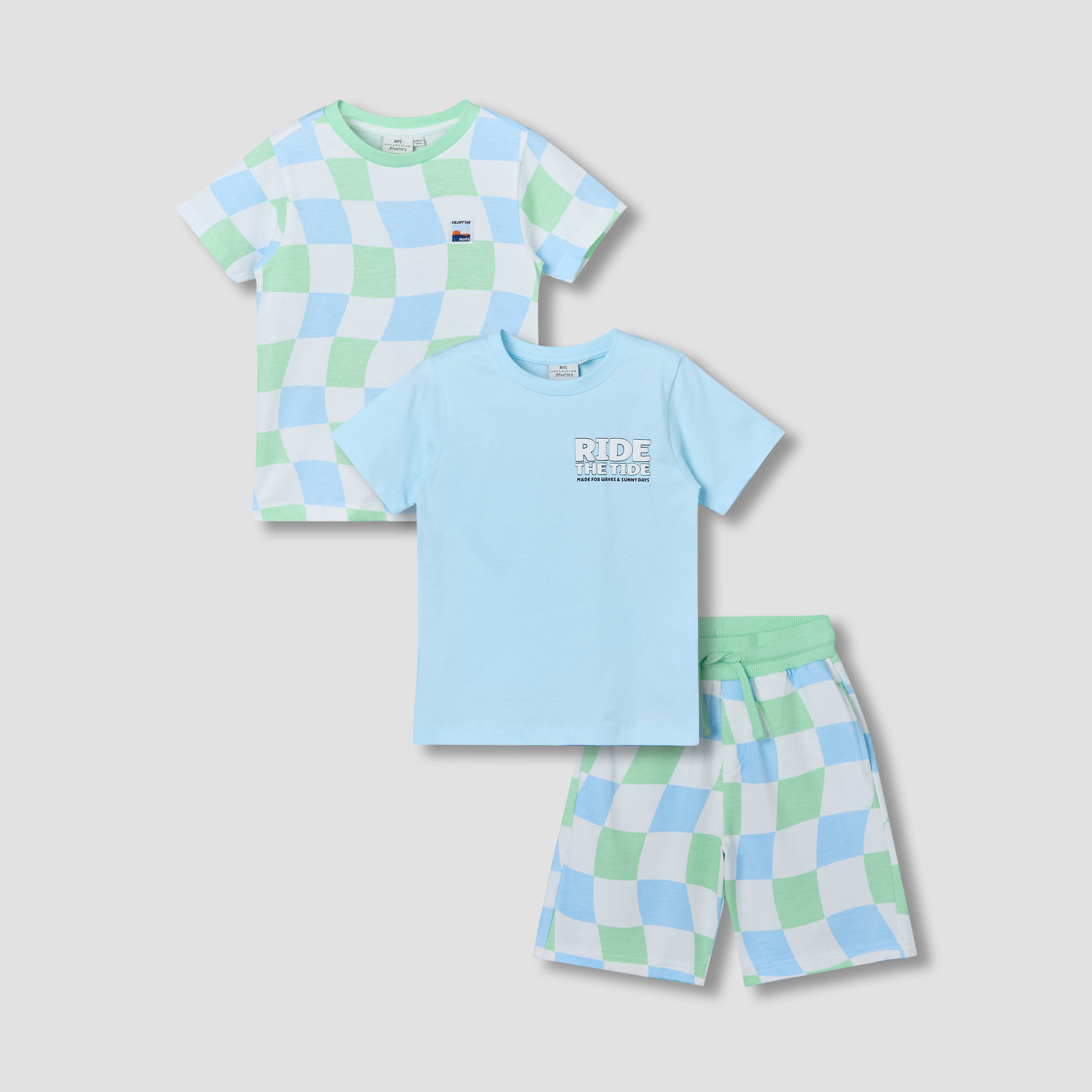 طقم من 3 - طقم تيشيرت بياقة ضيقة وأكمام قصيرة وشورت بطبعات متنوعة من جونيورز-boys-clothing-setsandcoords-image-1
