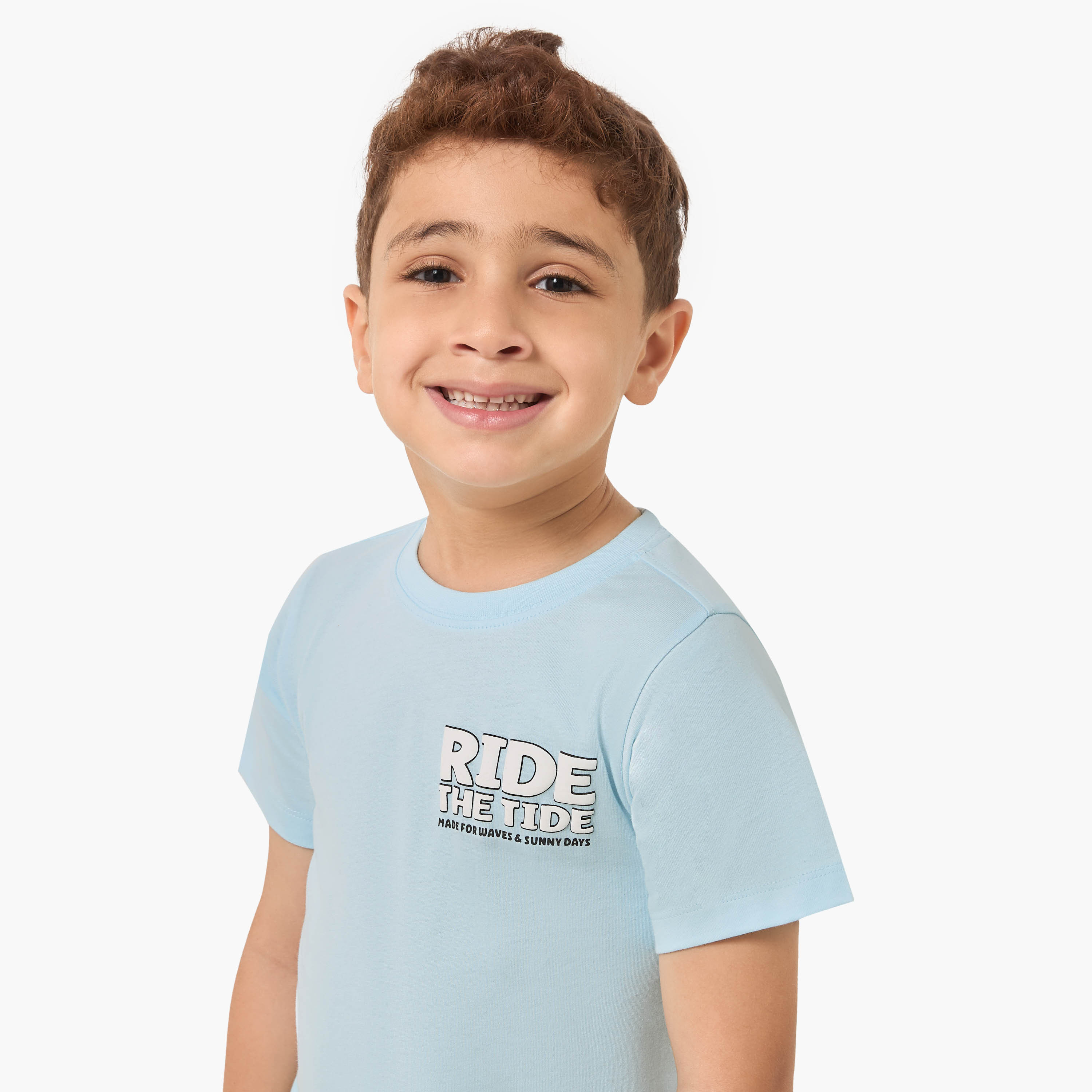 طقم من 3 - طقم تيشيرت بياقة ضيقة وأكمام قصيرة وشورت بطبعات متنوعة من جونيورز-boys-clothing-setsandcoords-image-6