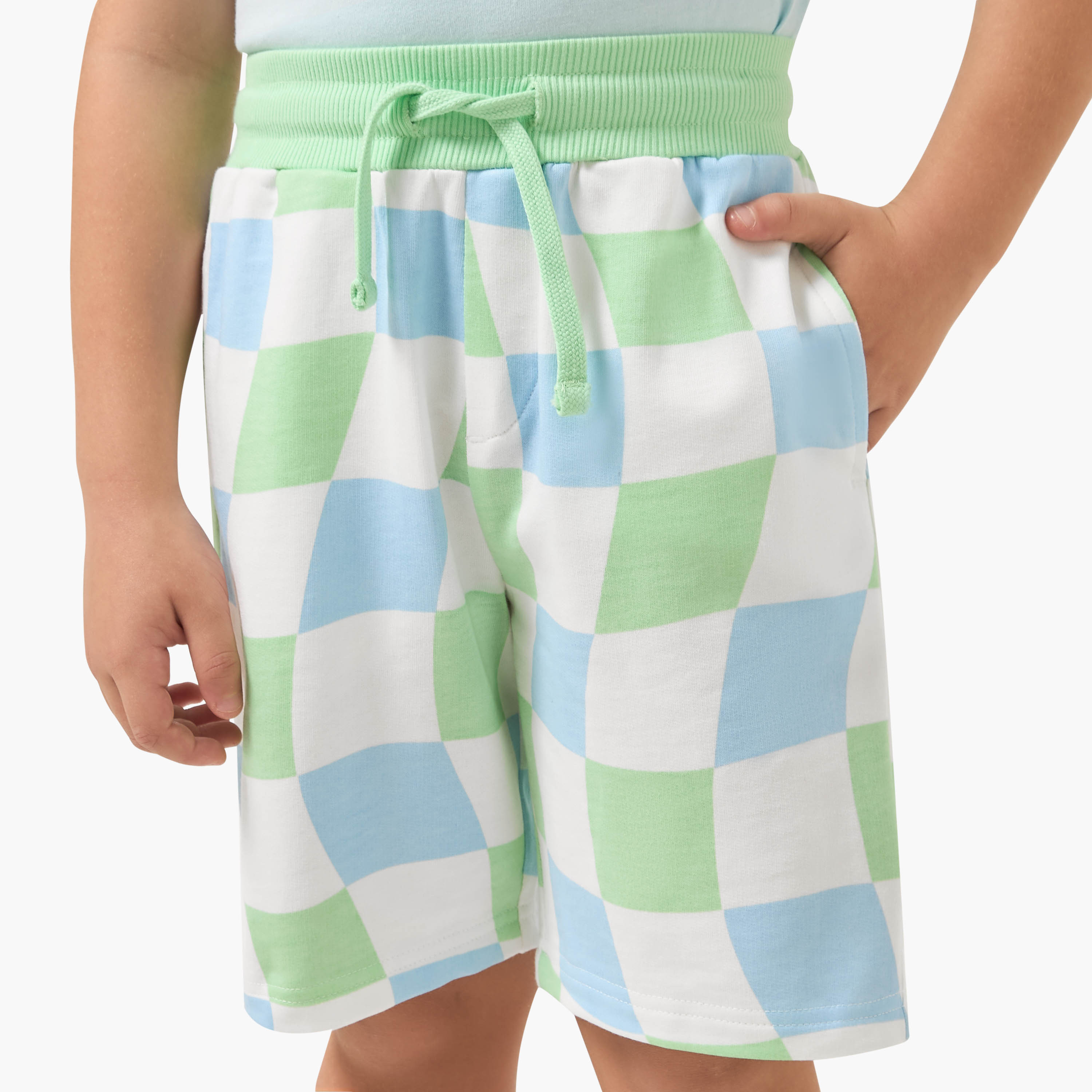 طقم من 3 - طقم تيشيرت بياقة ضيقة وأكمام قصيرة وشورت بطبعات متنوعة من جونيورز-boys-clothing-setsandcoords-image-8