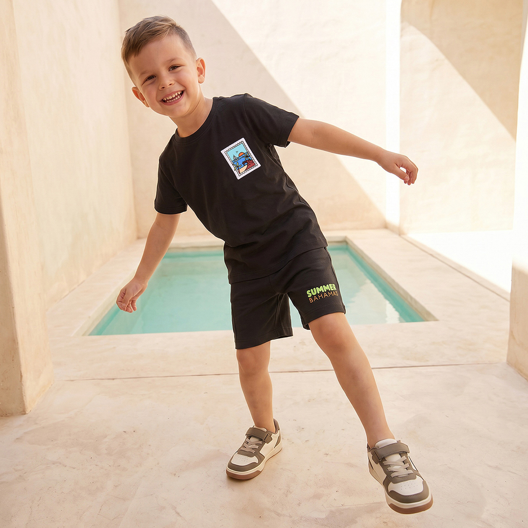 طقم شورت وتيشيرت برقبة ضيقة وأكمام قصيرة وطبعات 3 قطع من جونيورز-boys-clothing-setsandcoords-image-2