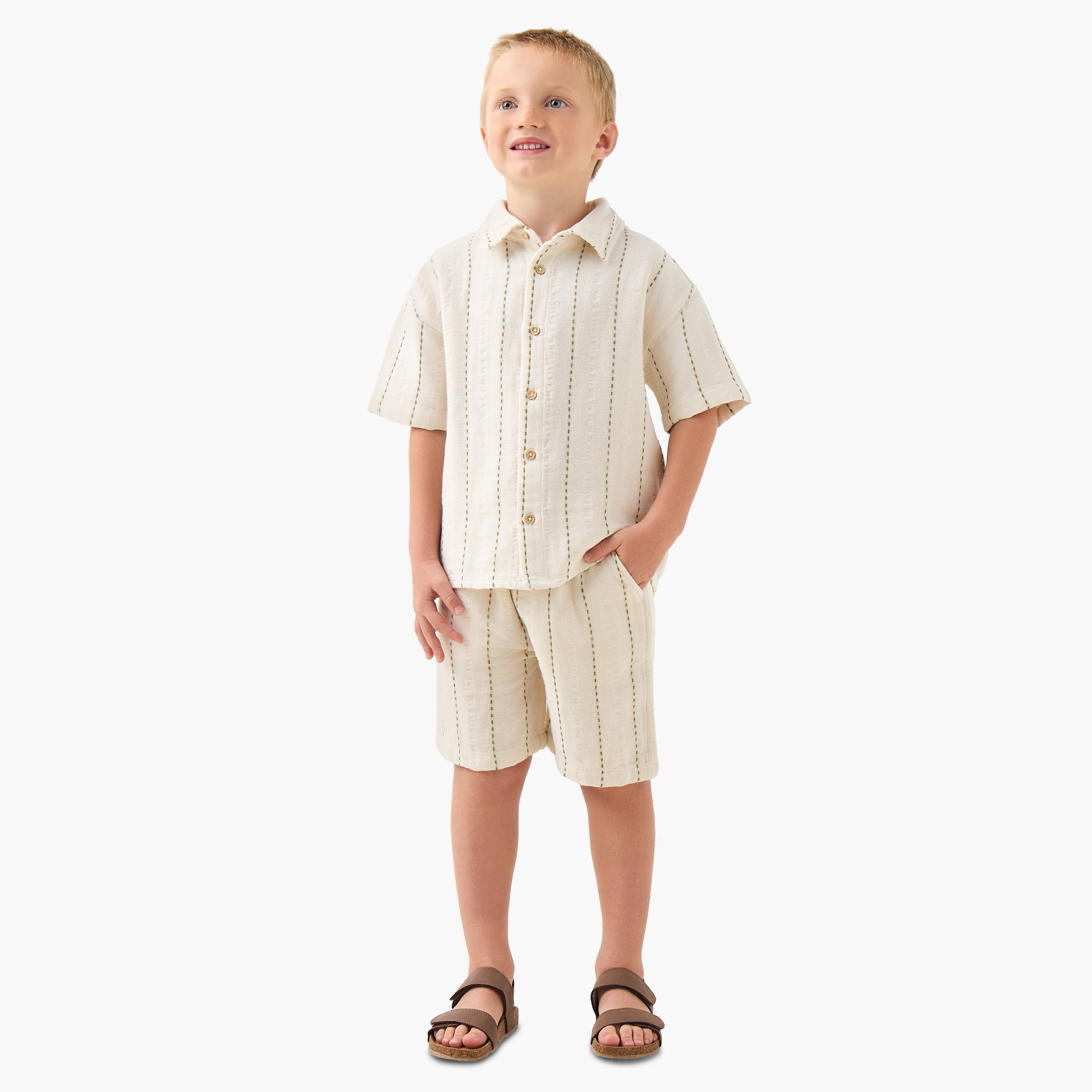 طقم شورت بجيوب وقميص بياقة عادية وأكمام قصيرة من جونيورز-boys-clothing-setsandcoords-image-3