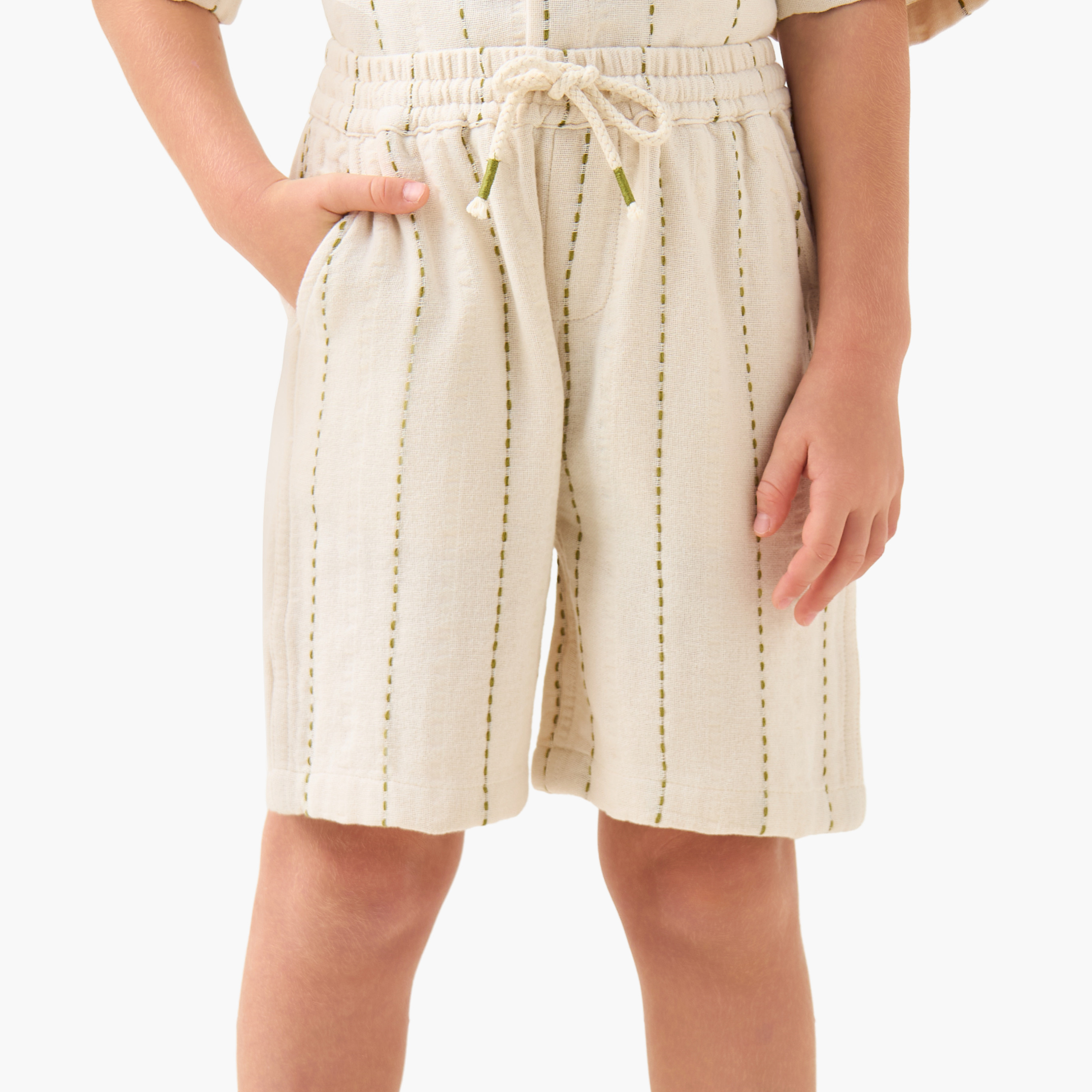طقم شورت بجيوب وقميص بياقة عادية وأكمام قصيرة من جونيورز-boys-clothing-setsandcoords-image-5