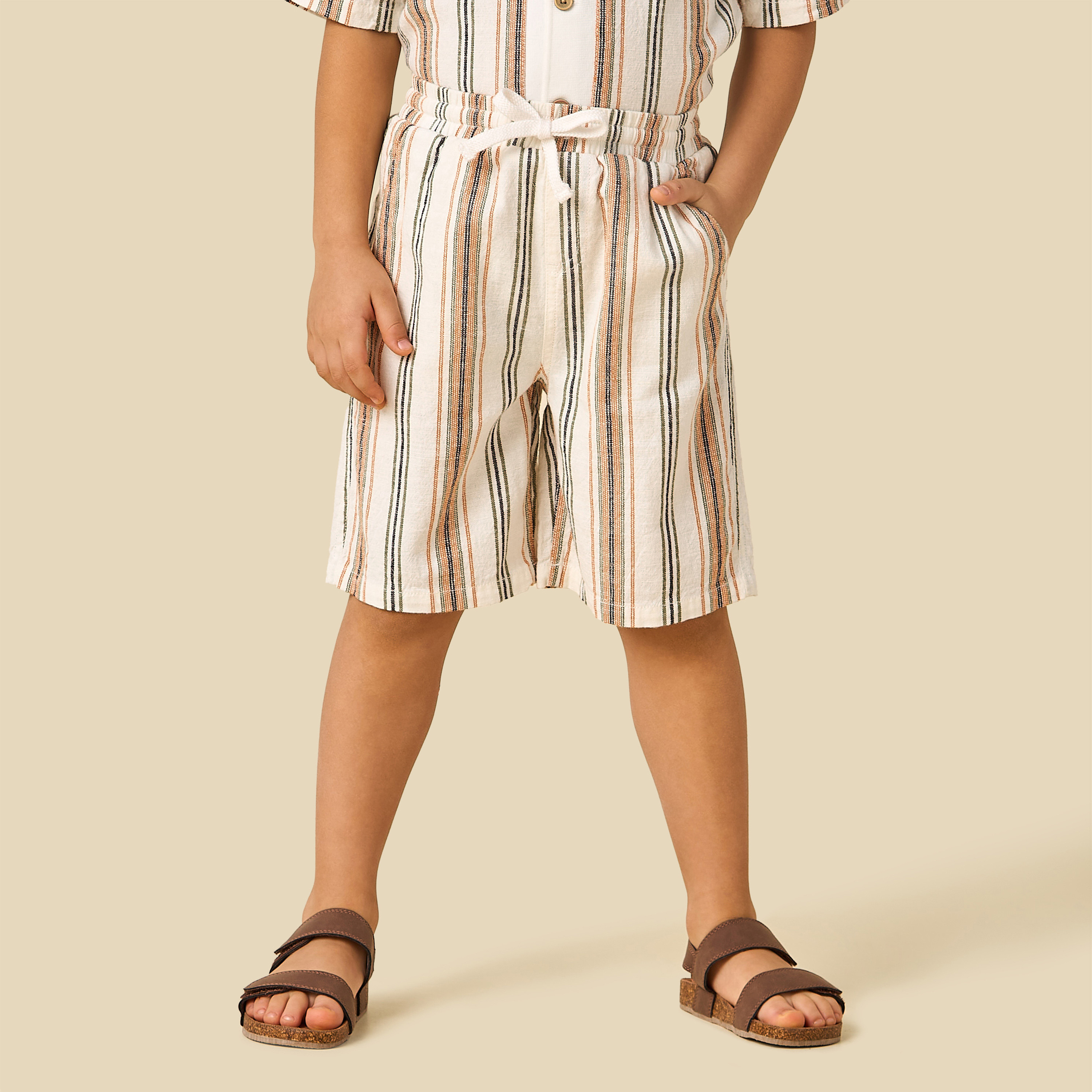 طقم شورت وقميص مخطط بياقة عادية أكمام قصيرة من جونيورز-baby-boys-clothing-setsandcoords-image-4