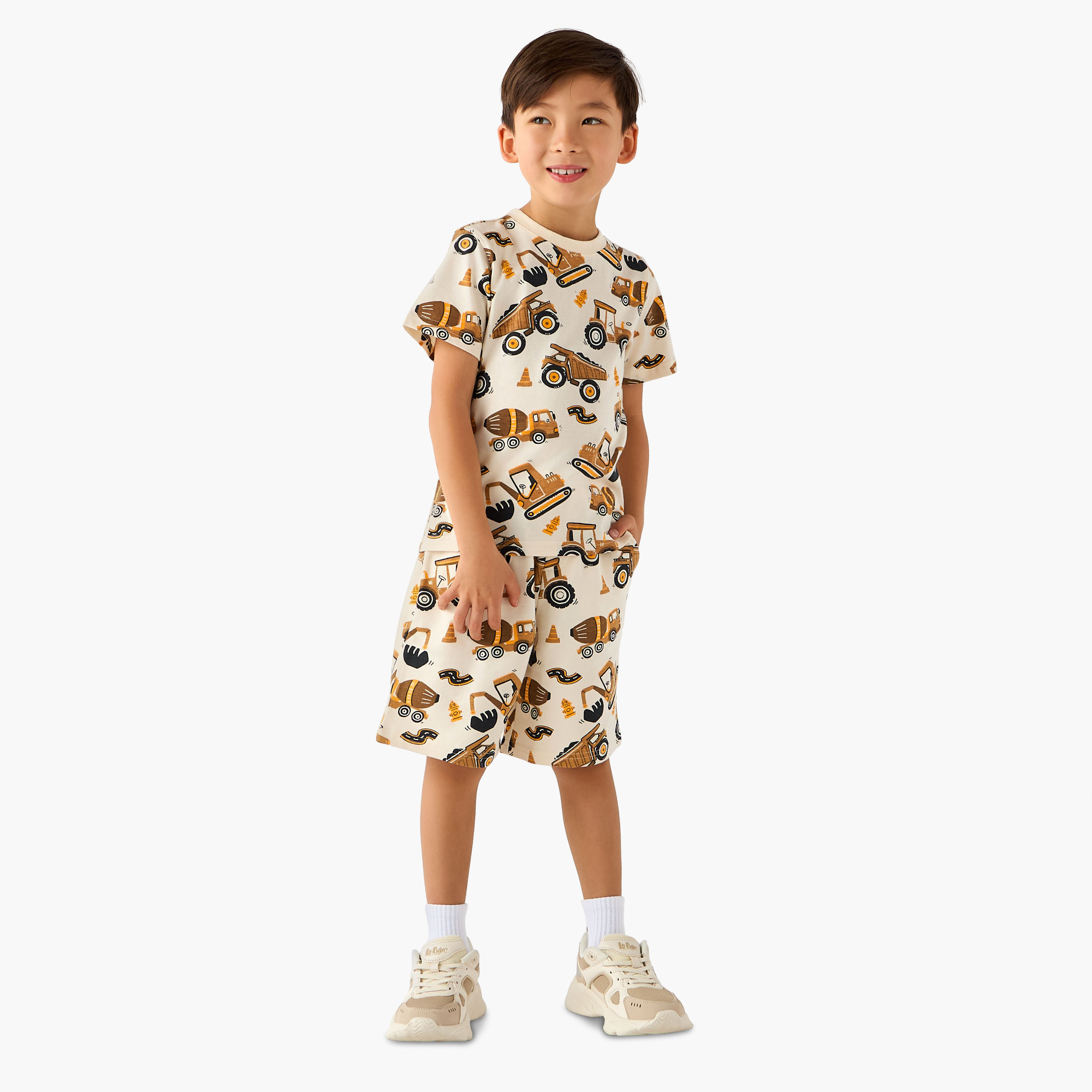 طقم تيشيرت بأكمام قصيرة وياقة ضيقة مع شورت بطبعات مركبات البناء من جونيورز-boys-clothing-setsandcoords-image-1