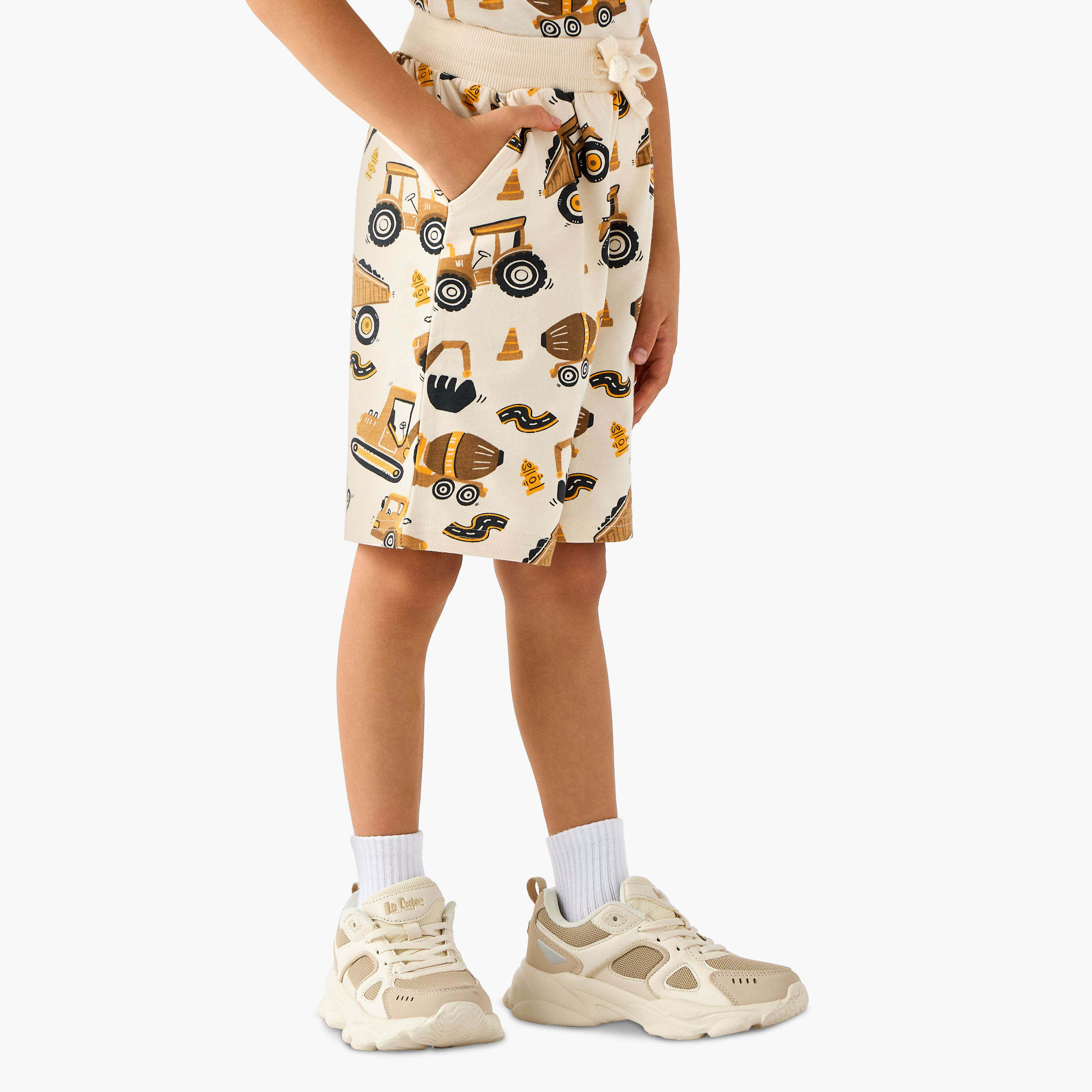 طقم تيشيرت بأكمام قصيرة وياقة ضيقة مع شورت بطبعات مركبات البناء من جونيورز-boys-clothing-setsandcoords-image-3