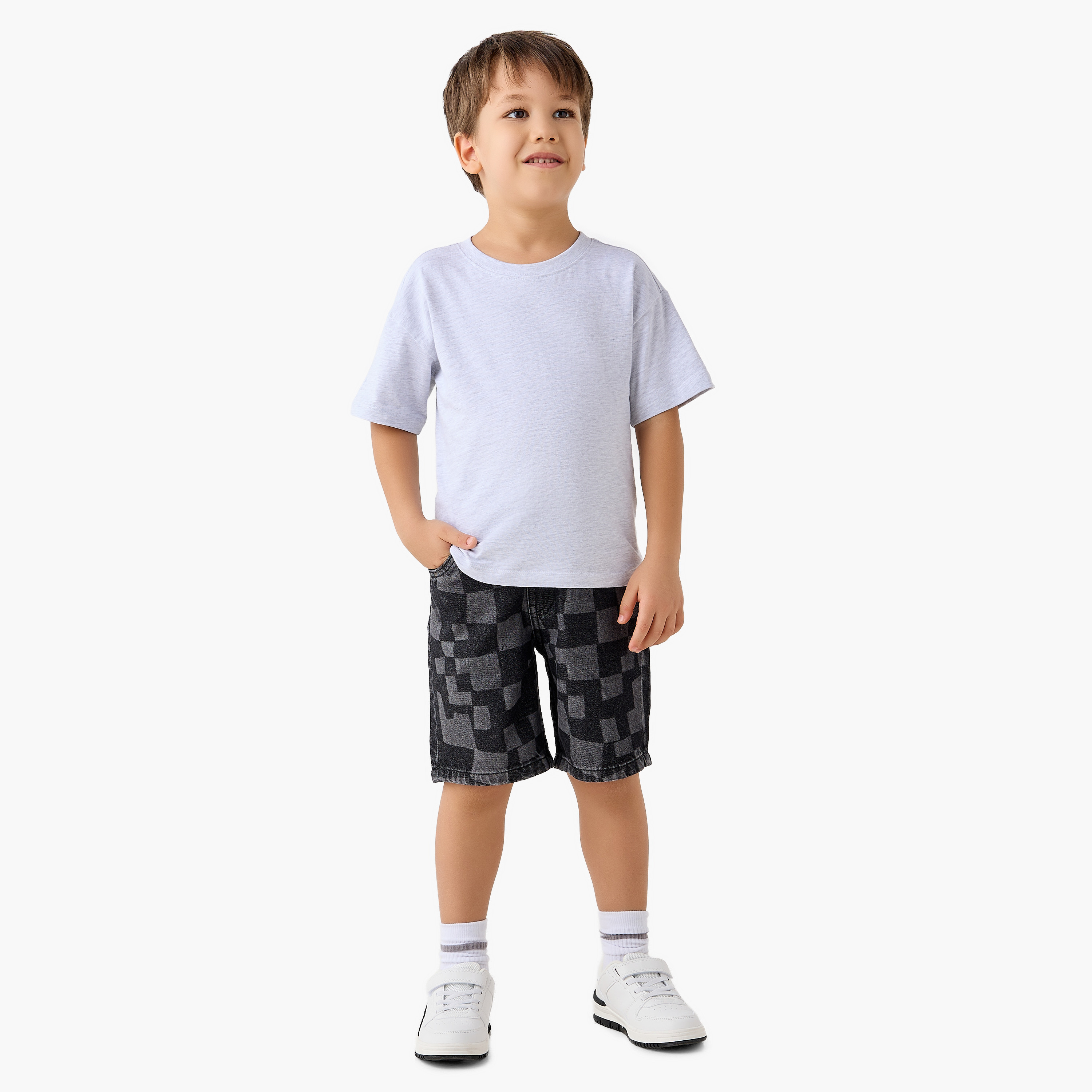 شورت دينم بخصر مطاطي وتصميم كاروهات من جونيورز-boys-clothing-bottoms-shorts-image-4