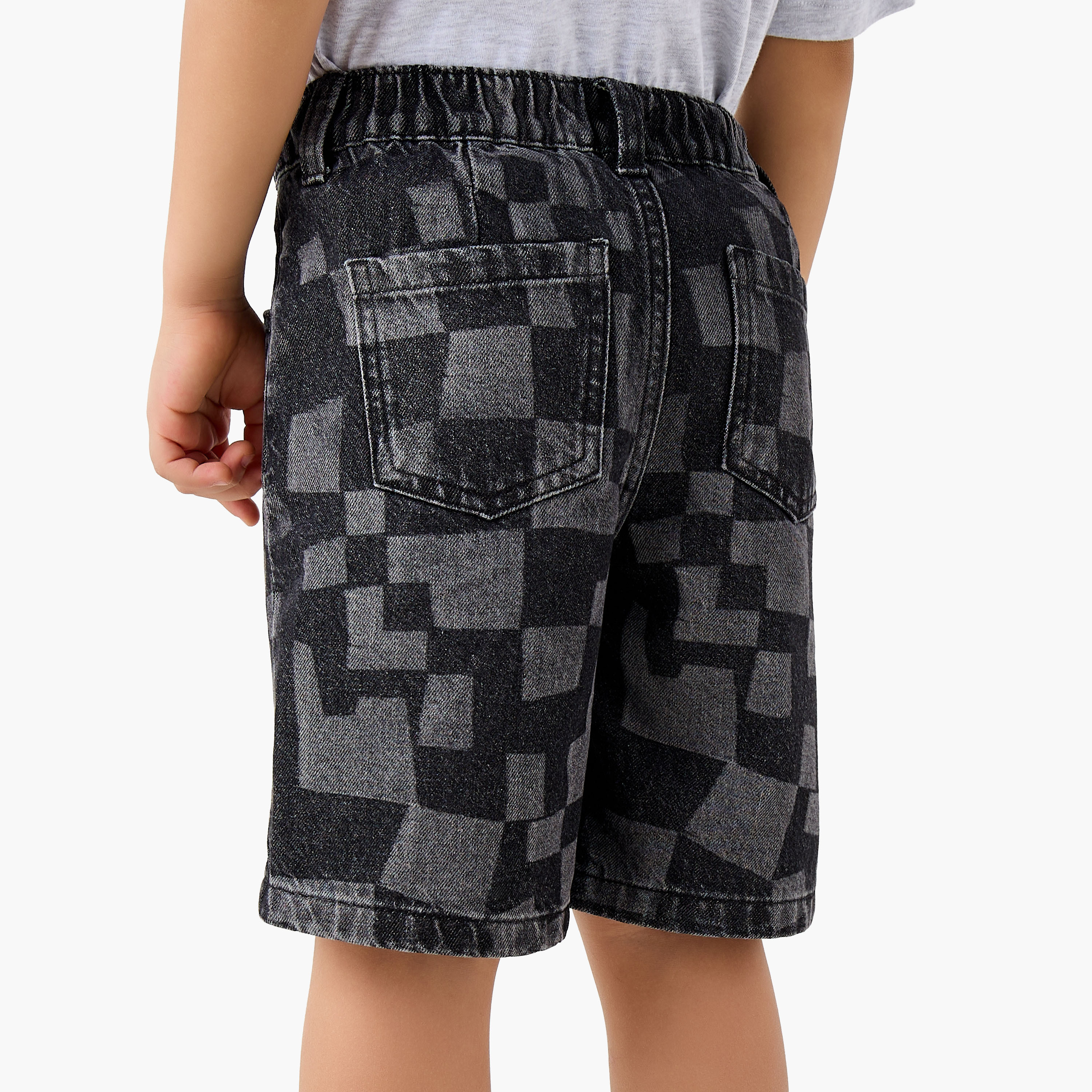 شورت دينم بخصر مطاطي وتصميم كاروهات من جونيورز-boys-clothing-bottoms-shorts-image-3