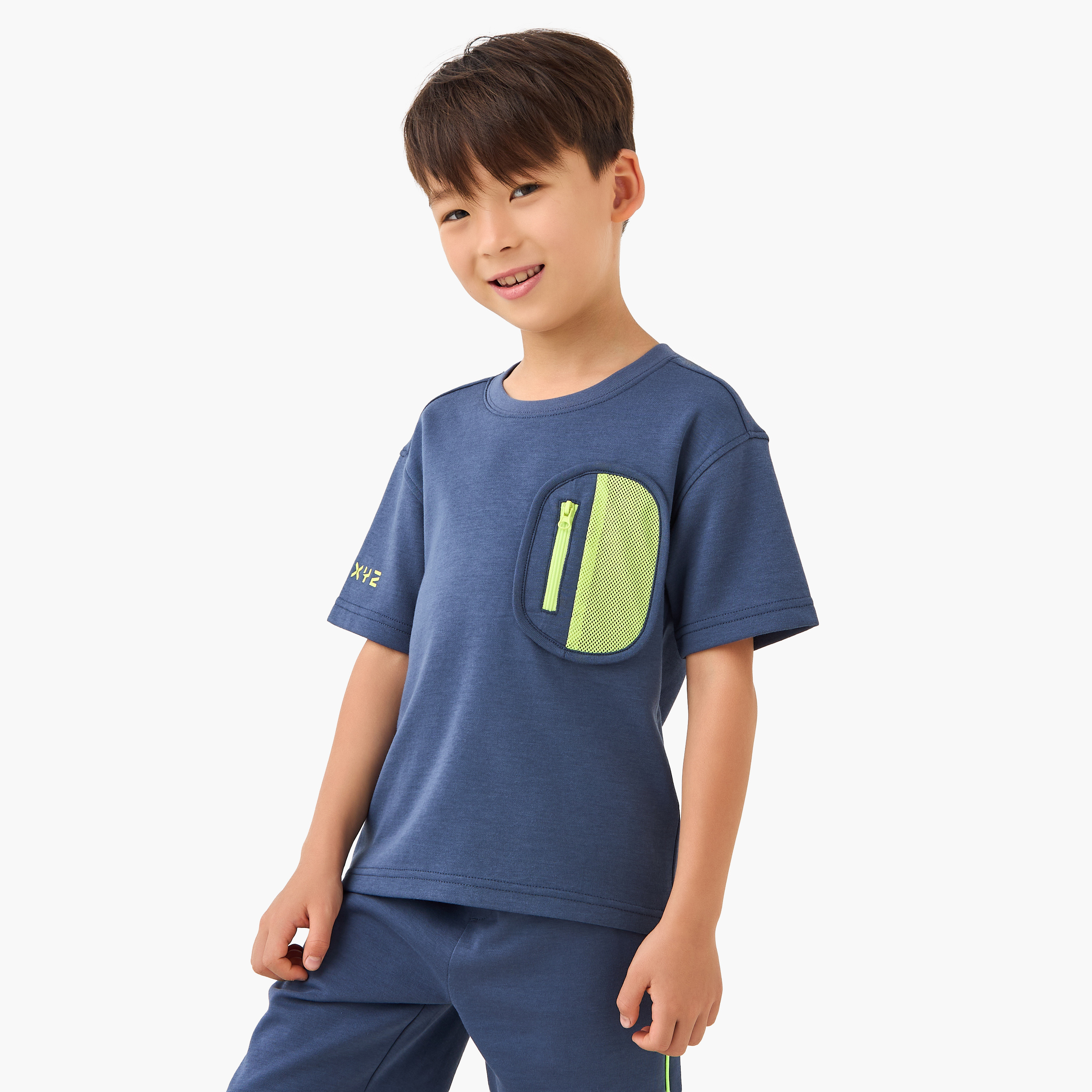 تيشيرت بأكمام قصيرة ورقبة ضيقة وجيب رقعة من إكس واي زي-boys-clothing-sportswear-tops-image-5