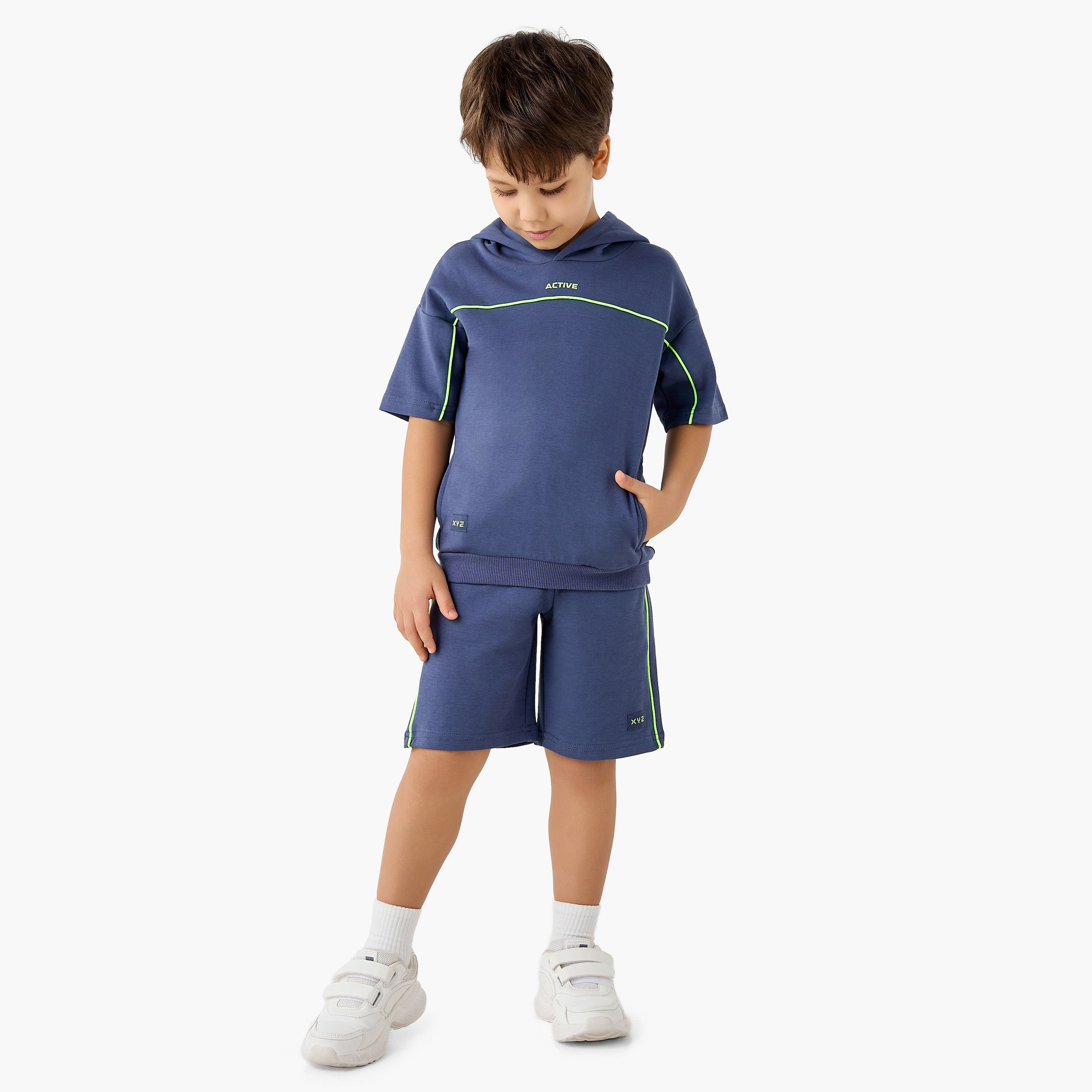 طقم سويت شيرت بقبعة وأكمام قصيرة وشورت بجيوب من إكس واي زي-boys-clothing-sportswear-sets-image-1