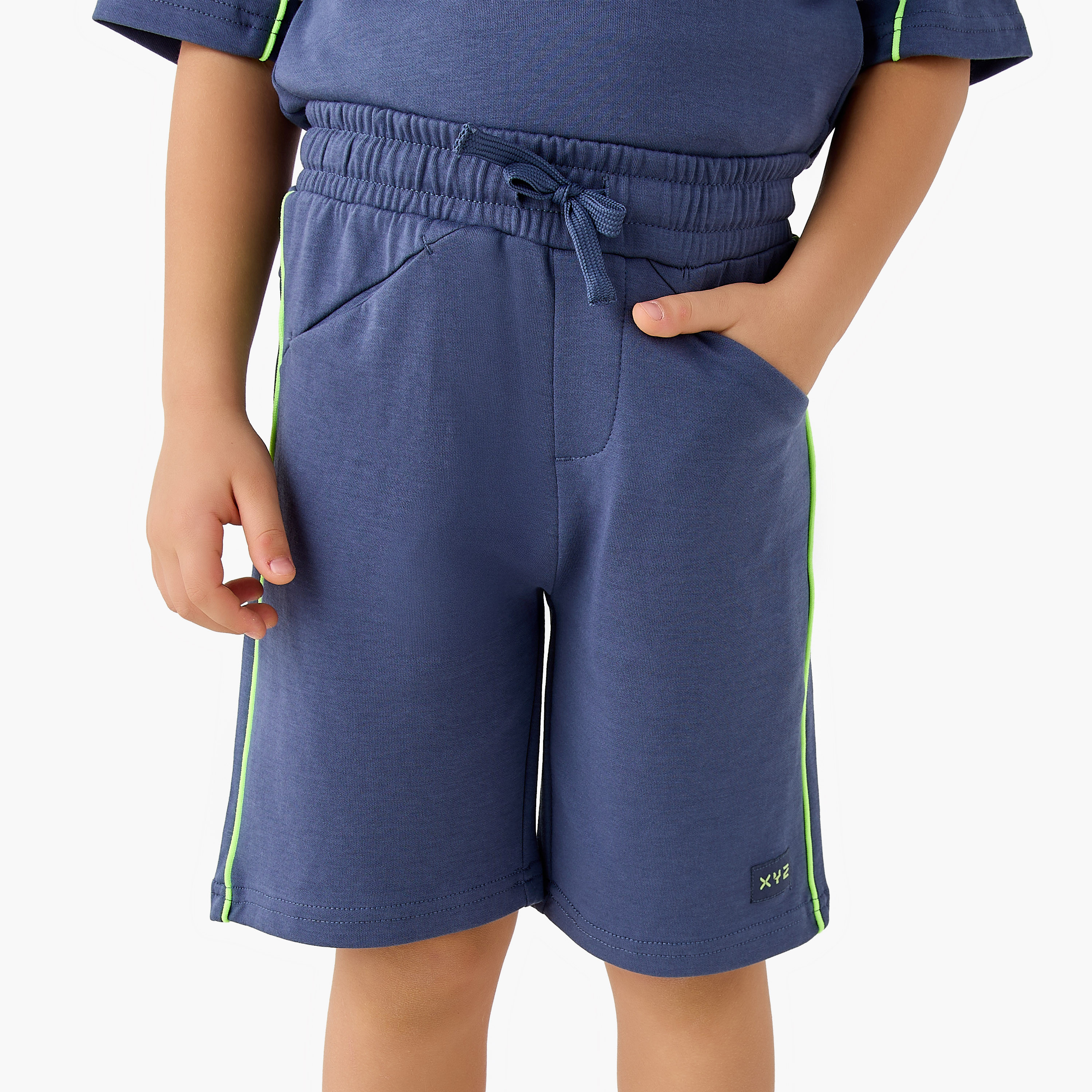 طقم سويت شيرت بقبعة وأكمام قصيرة وشورت بجيوب من إكس واي زي-boys-clothing-sportswear-sets-image-3