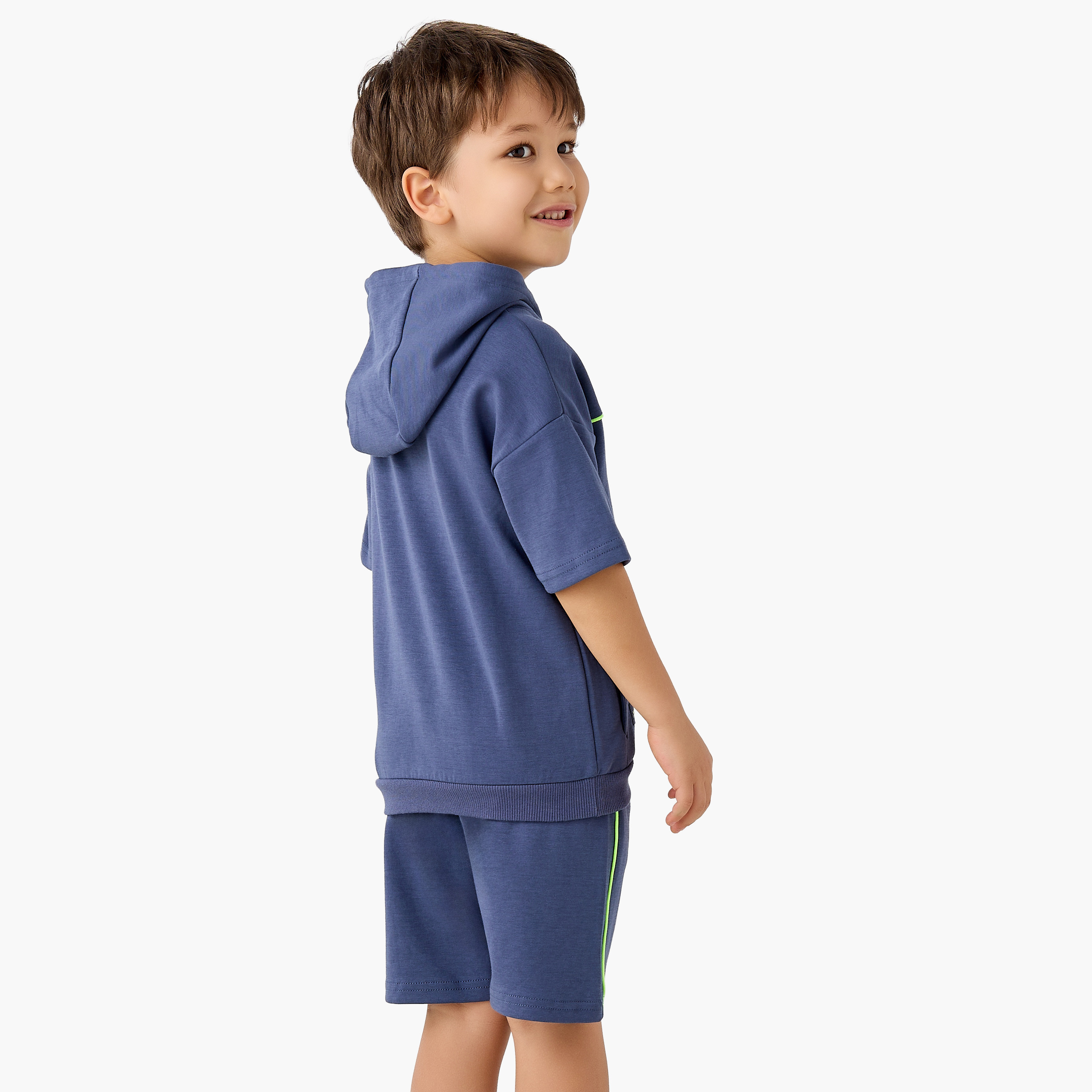 طقم سويت شيرت بقبعة وأكمام قصيرة وشورت بجيوب من إكس واي زي-boys-clothing-sportswear-sets-image-4