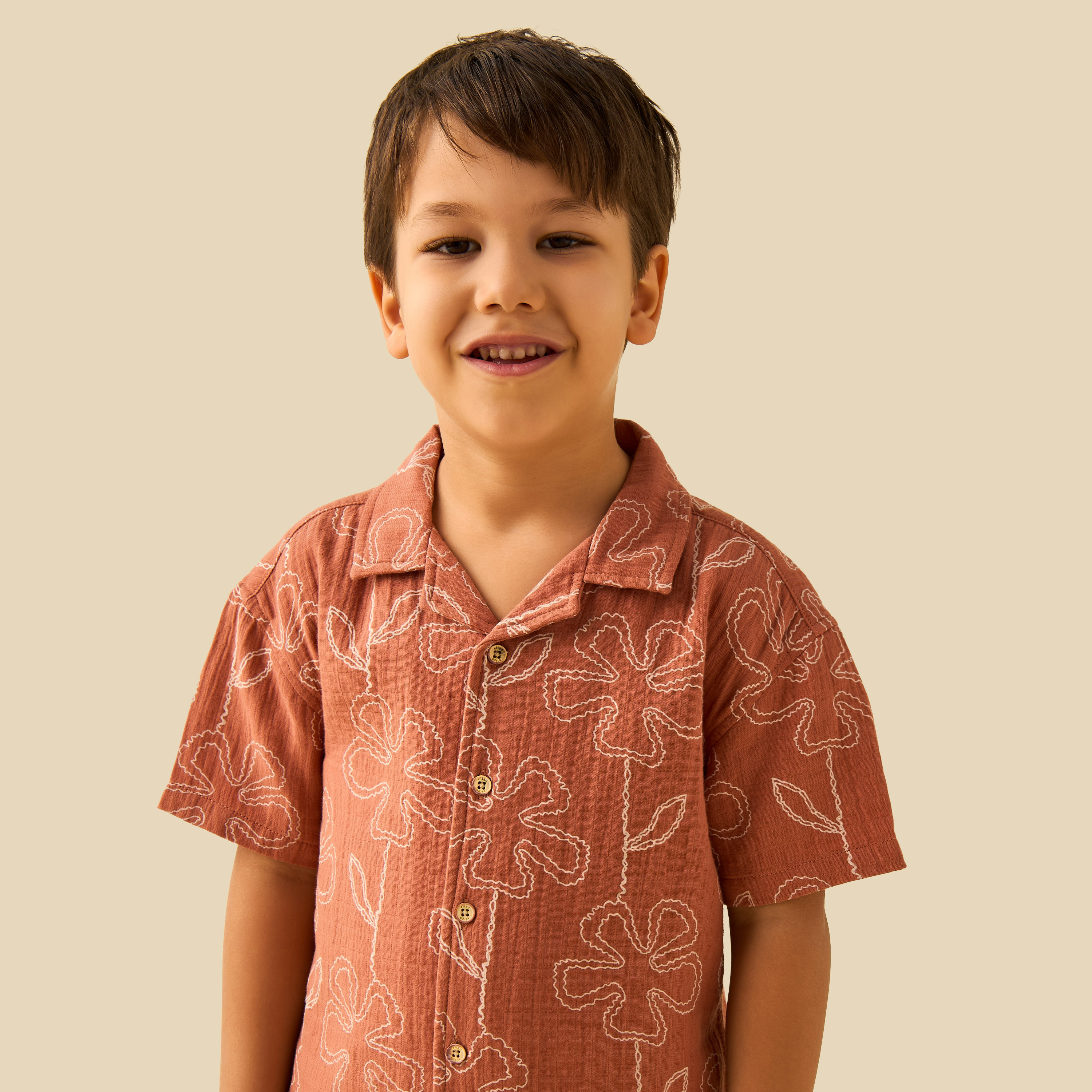طقم قميص بياقة كامب وأكمام قصيرة وشورت بطبعات من إليجو-boys-clothing-setsandcoords-image-5