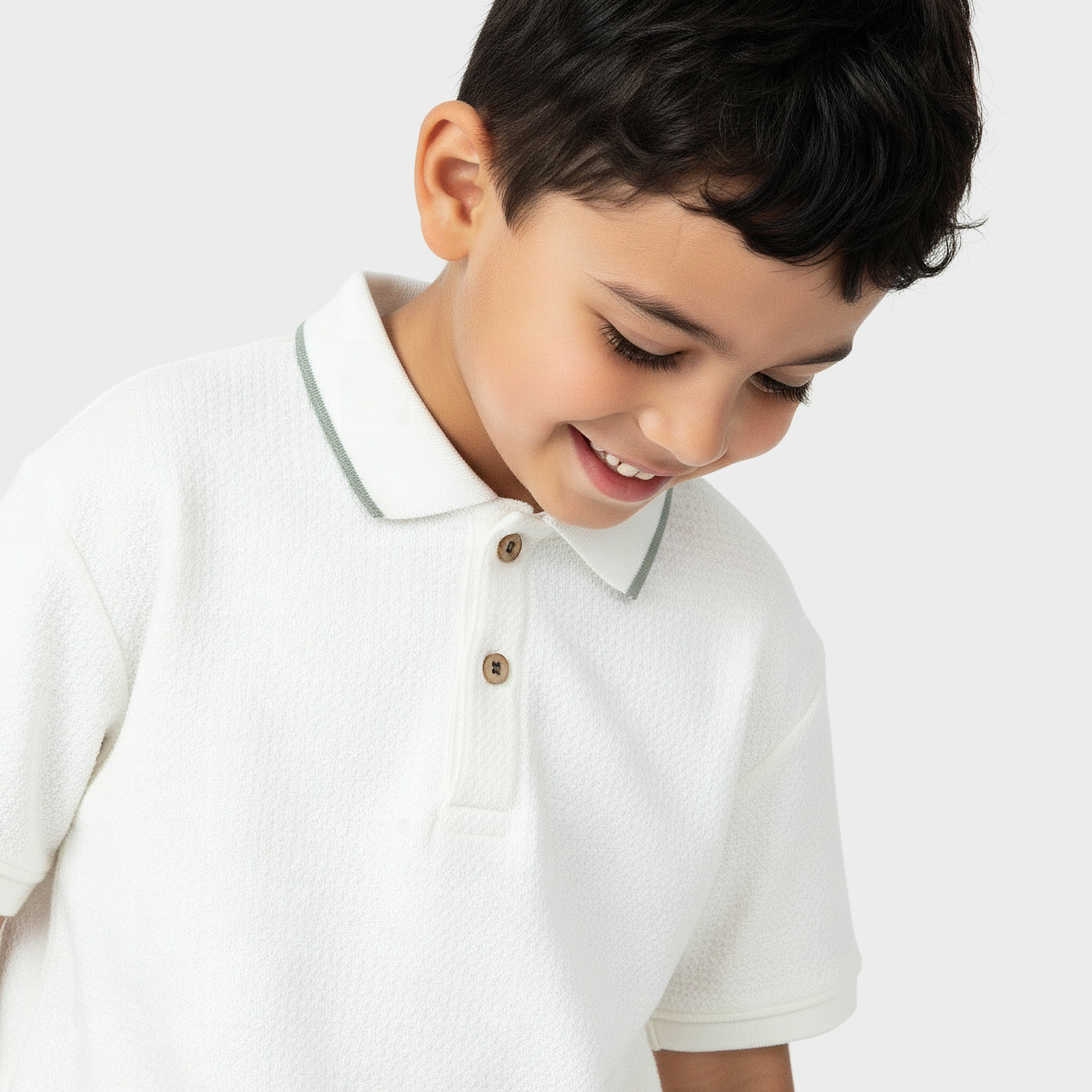 طقم شورت وتيشيرت بولو بياقة عادية وأكمام قصيرة وتصميم وافل بارز الملمس من إليجو-boys-clothing-setsandcoords-image-7