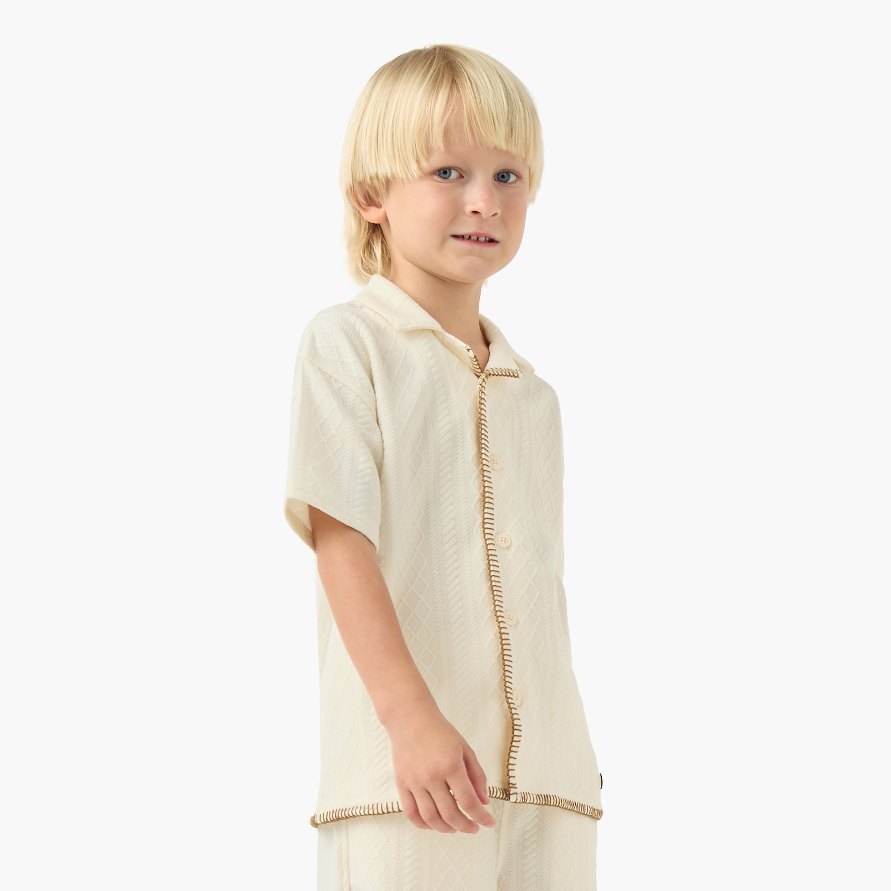 طقم قميص بياقة كامب وأكمام قصيرة وشورت بتطريزات-boys-clothing-setsandcoords-image-2