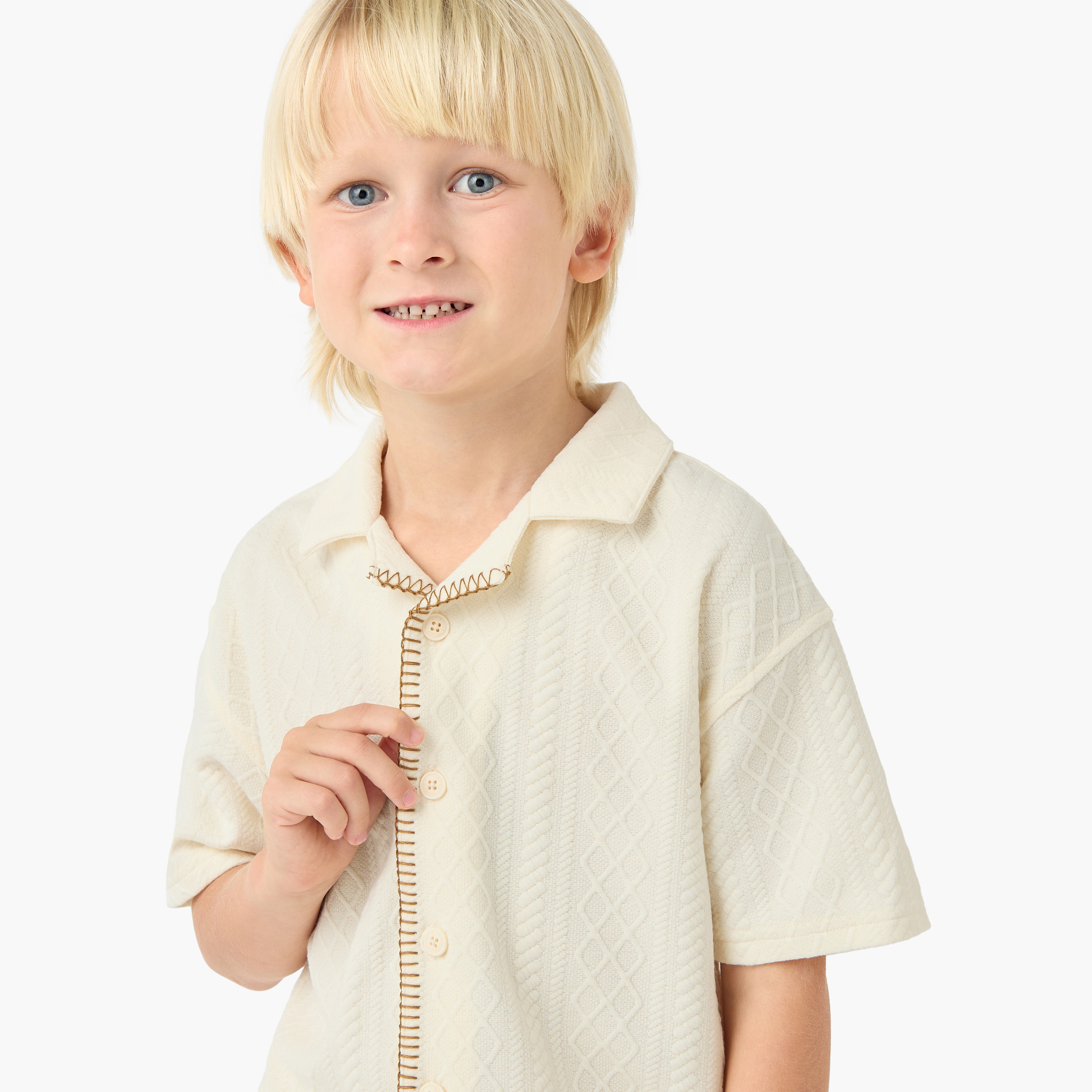 طقم قميص بياقة كامب وأكمام قصيرة وشورت بتطريزات-boys-clothing-setsandcoords-image-5