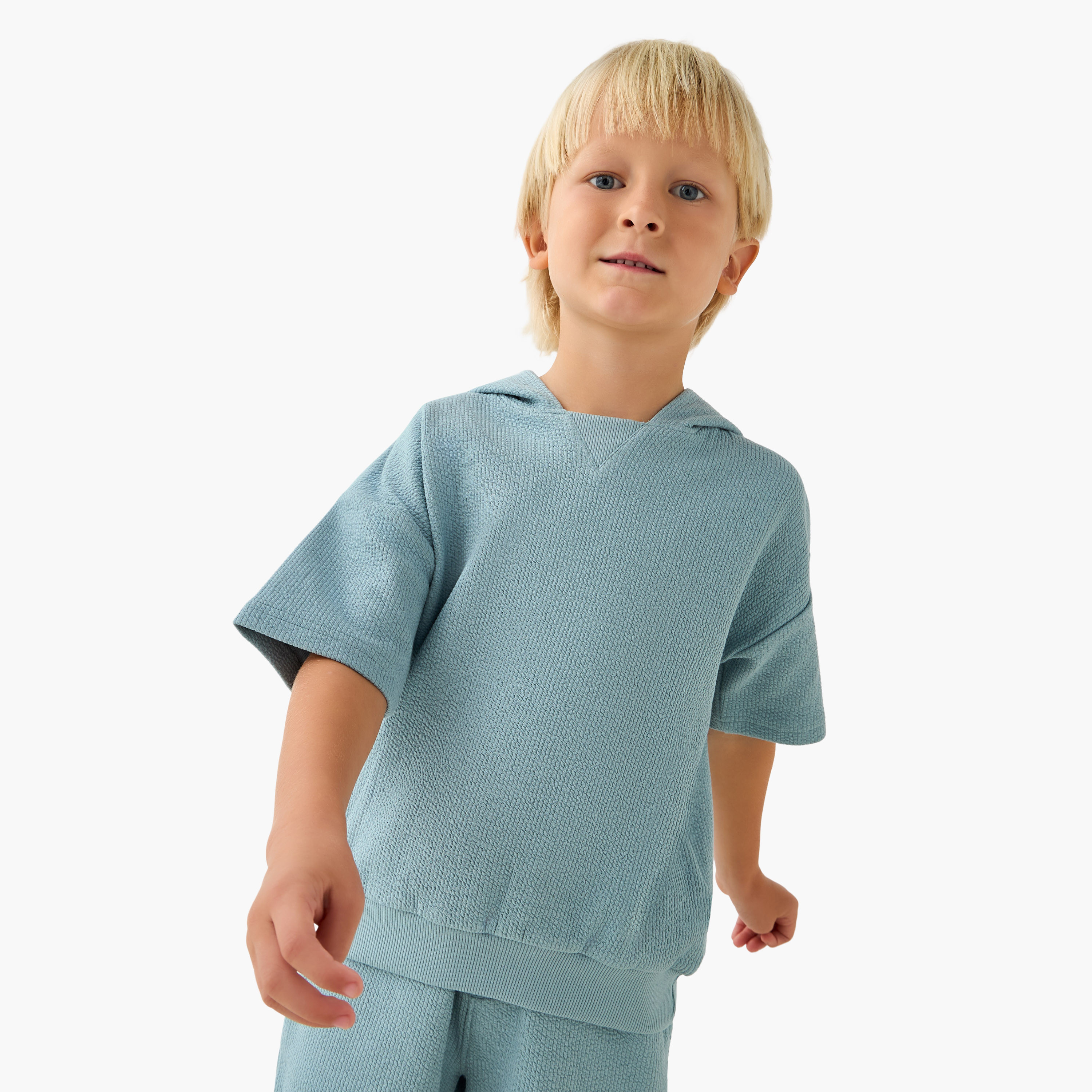 طقم سويت شيرت بياقة قبعة وأكمام قصيرة مع شورت بجيوب من لي كوبر-boys-clothing-setsandcoords-image-2